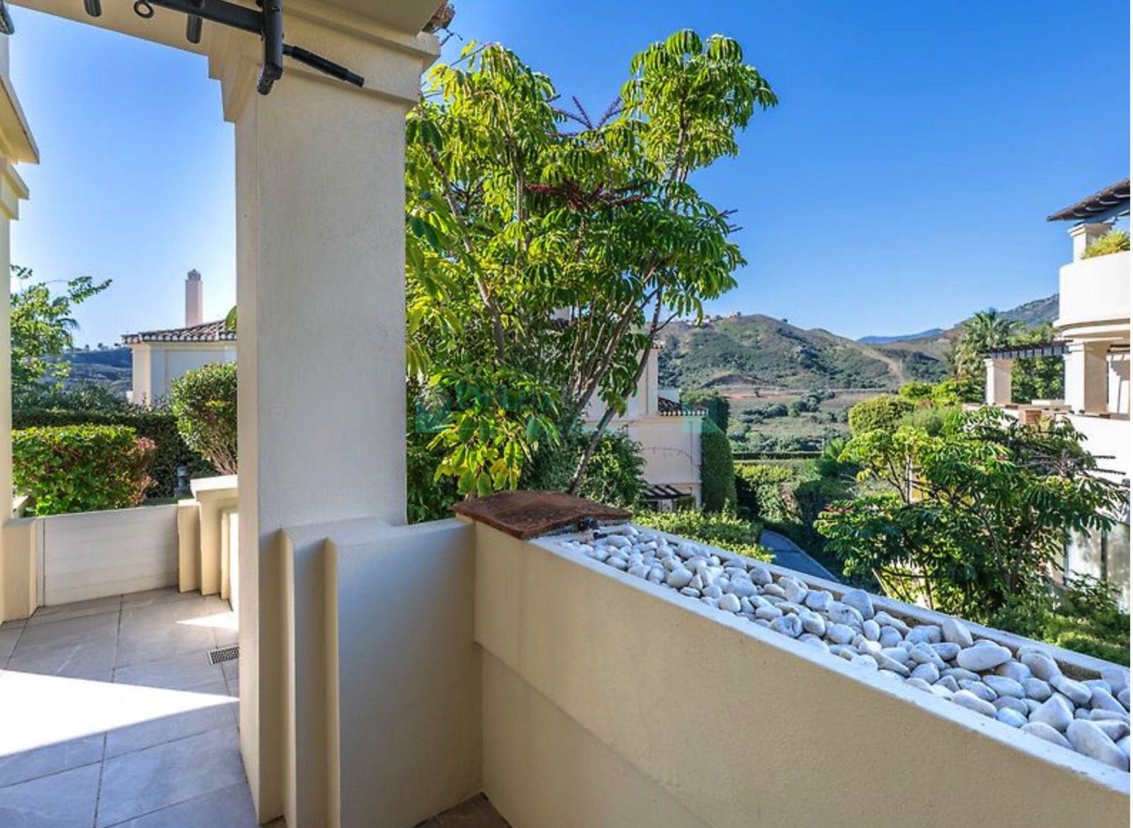 Ground Floor Apartment for sale in Los Capanes del Golf, Benahavis