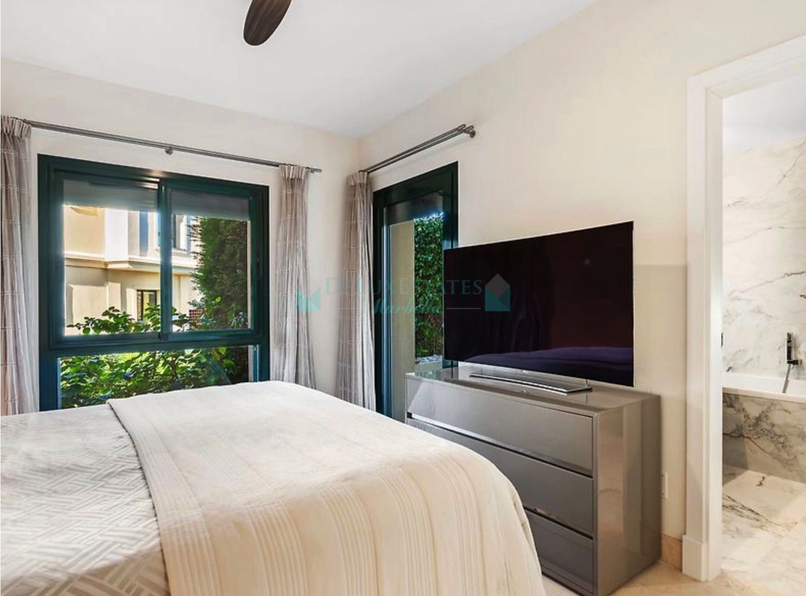 Ground Floor Apartment for sale in Los Capanes del Golf, Benahavis