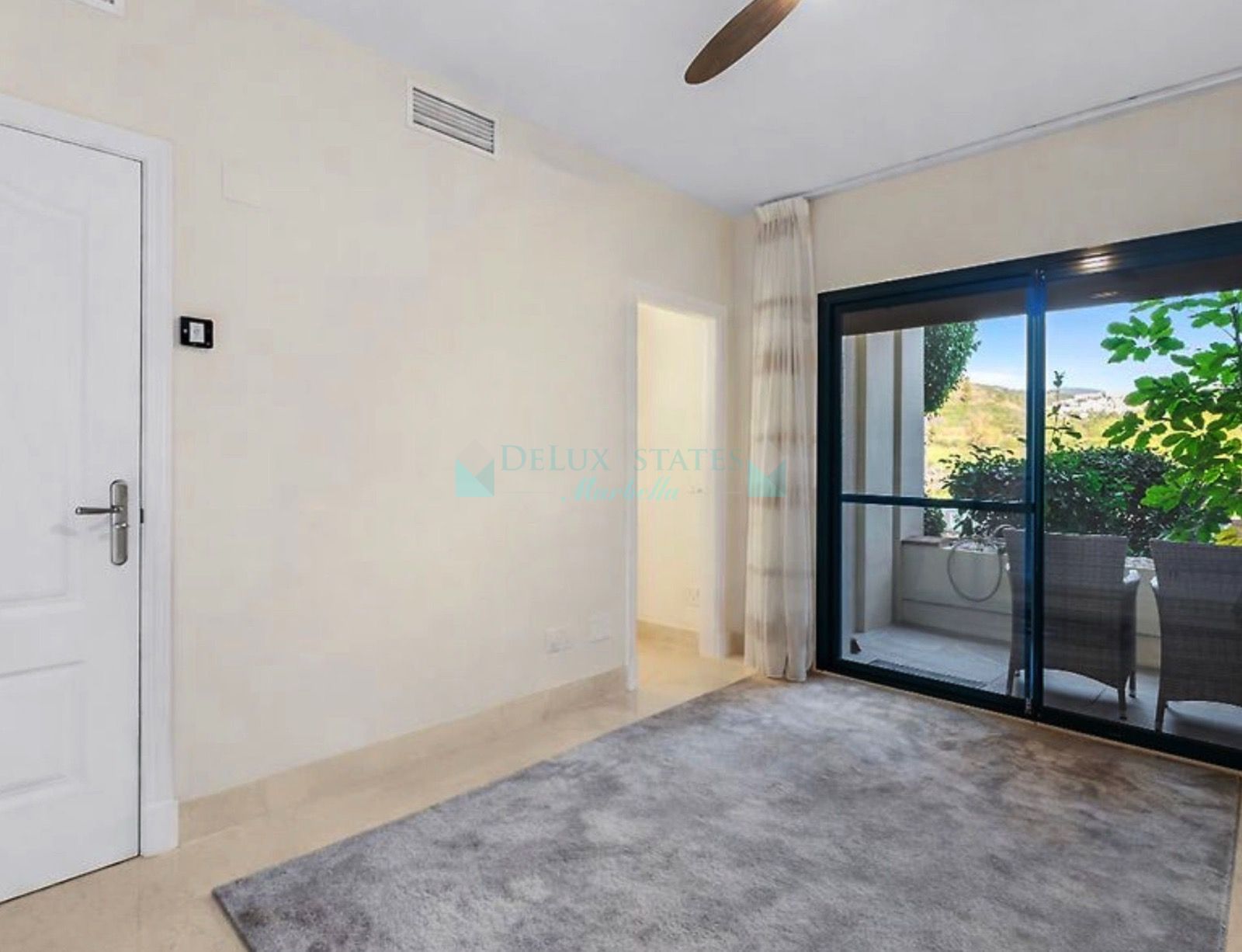 Ground Floor Apartment for sale in Los Capanes del Golf, Benahavis