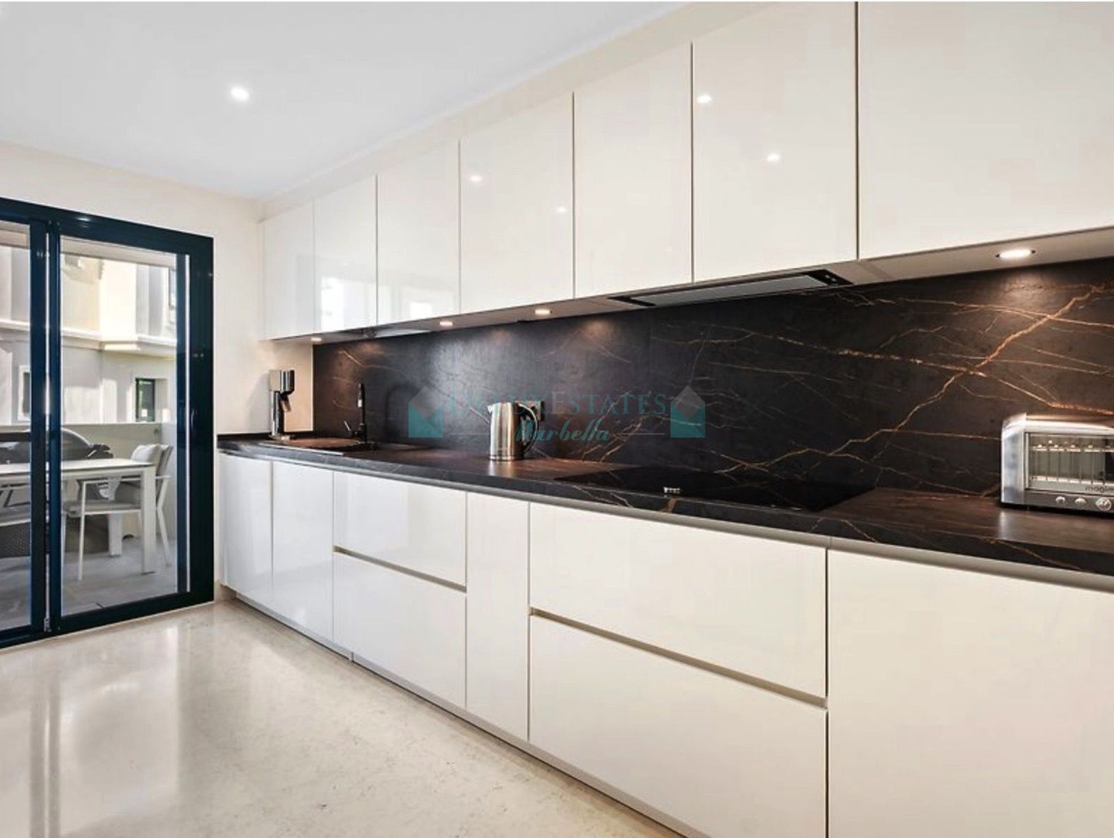 Ground Floor Apartment for sale in Los Capanes del Golf, Benahavis