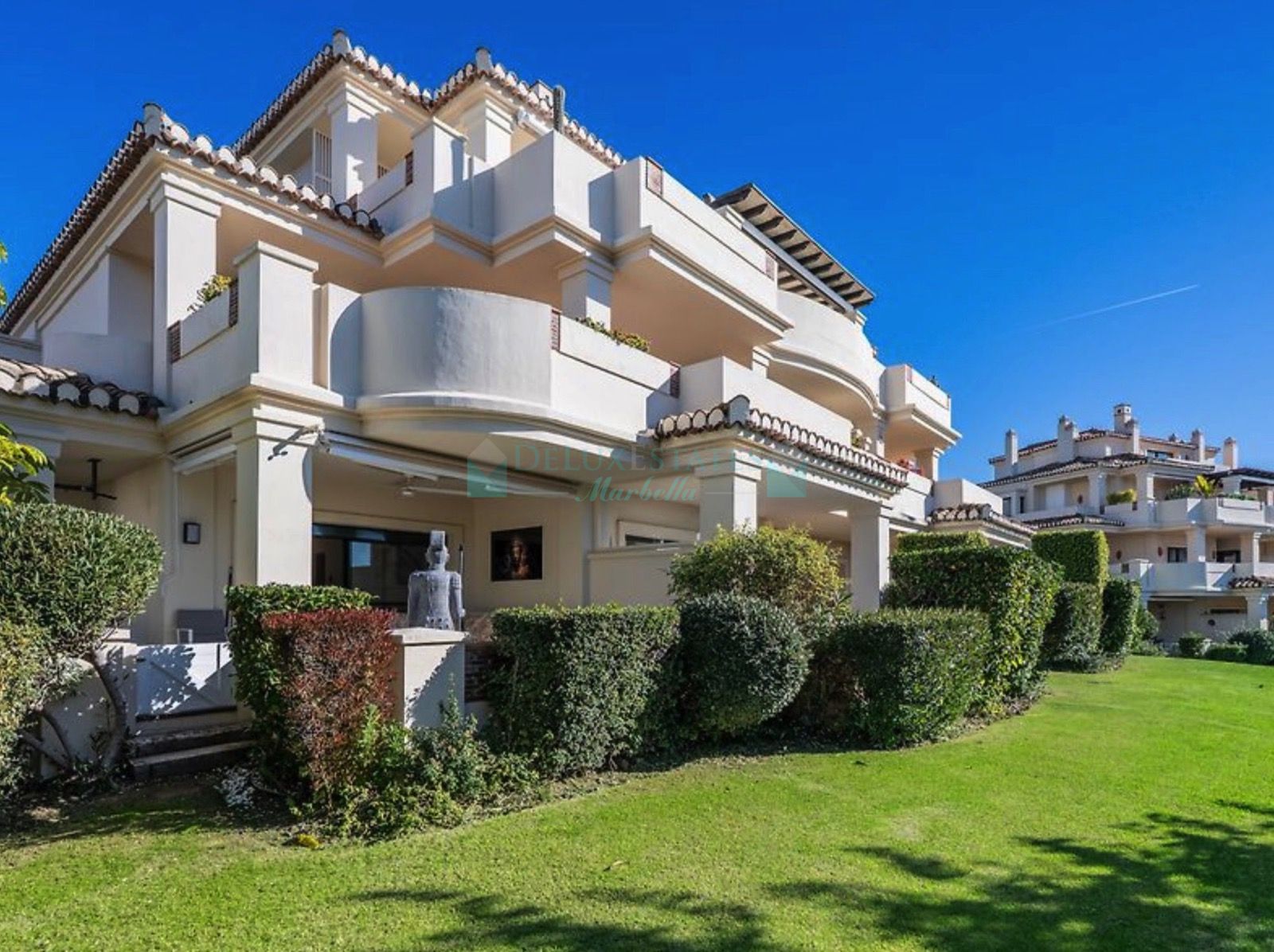 Ground Floor Apartment for sale in Los Capanes del Golf, Benahavis