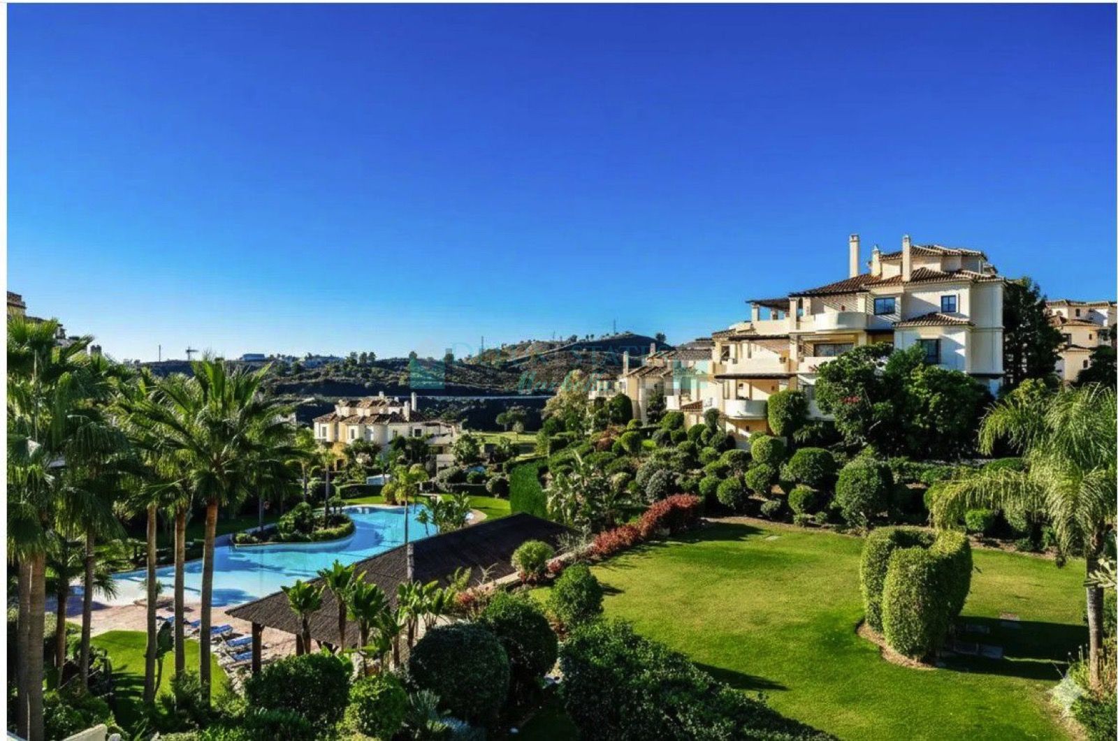 Ground Floor Apartment for sale in Los Capanes del Golf, Benahavis
