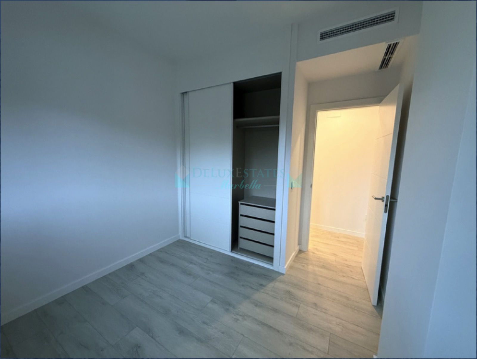 Apartment for sale in Las Mesas, Estepona