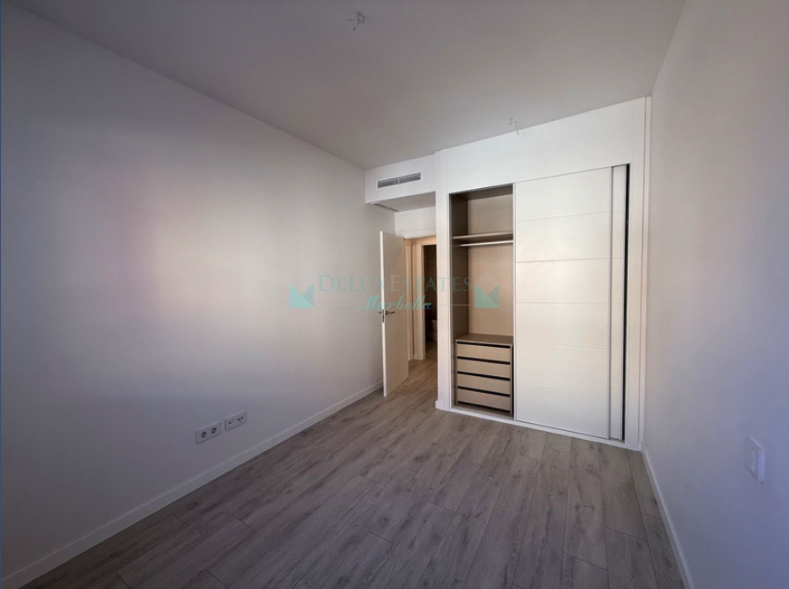 Apartment for sale in Las Mesas, Estepona