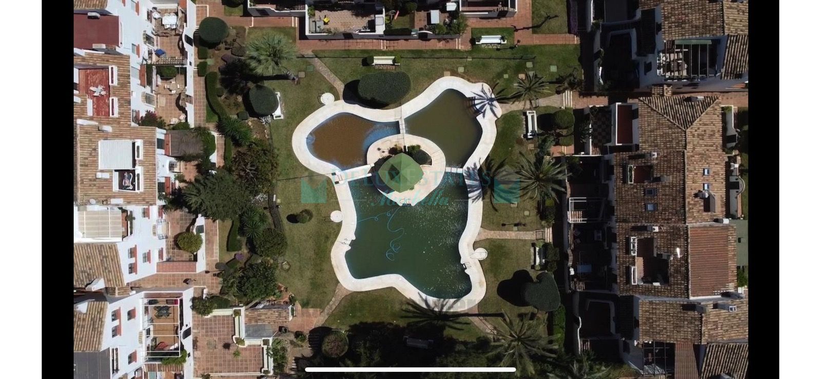 Pareado en venta en Las Cancelas, Marbella