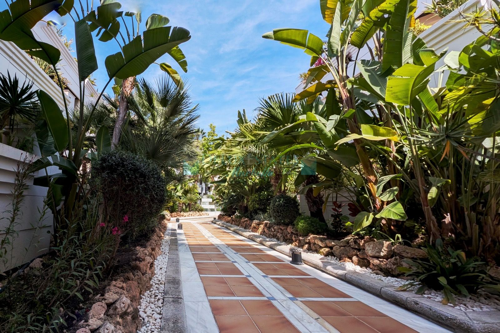 Ground Floor Apartment for sale in Aloha, Nueva Andalucia