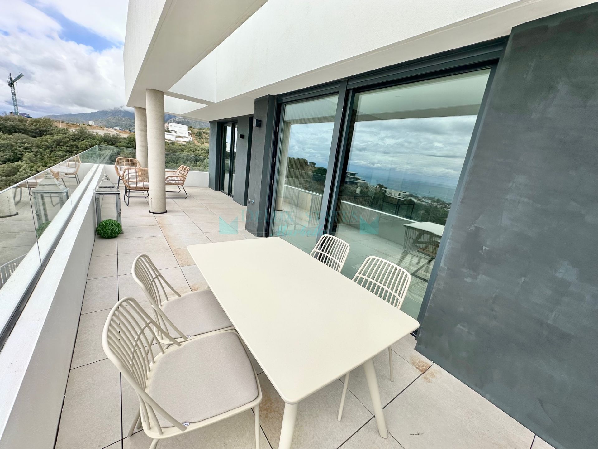 Apartamento en alquiler en Los Altos de los Monteros, Marbella Este