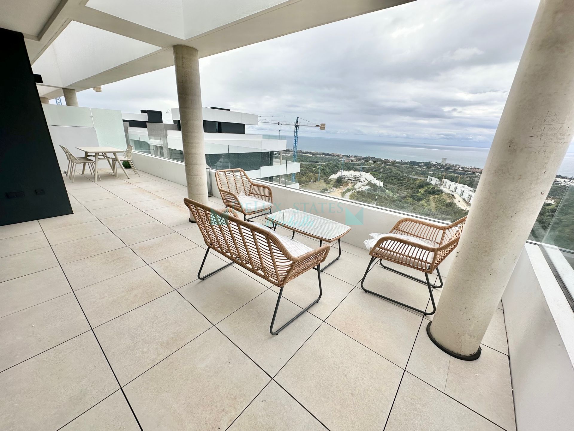 Apartamento en alquiler en Los Altos de los Monteros, Marbella Este