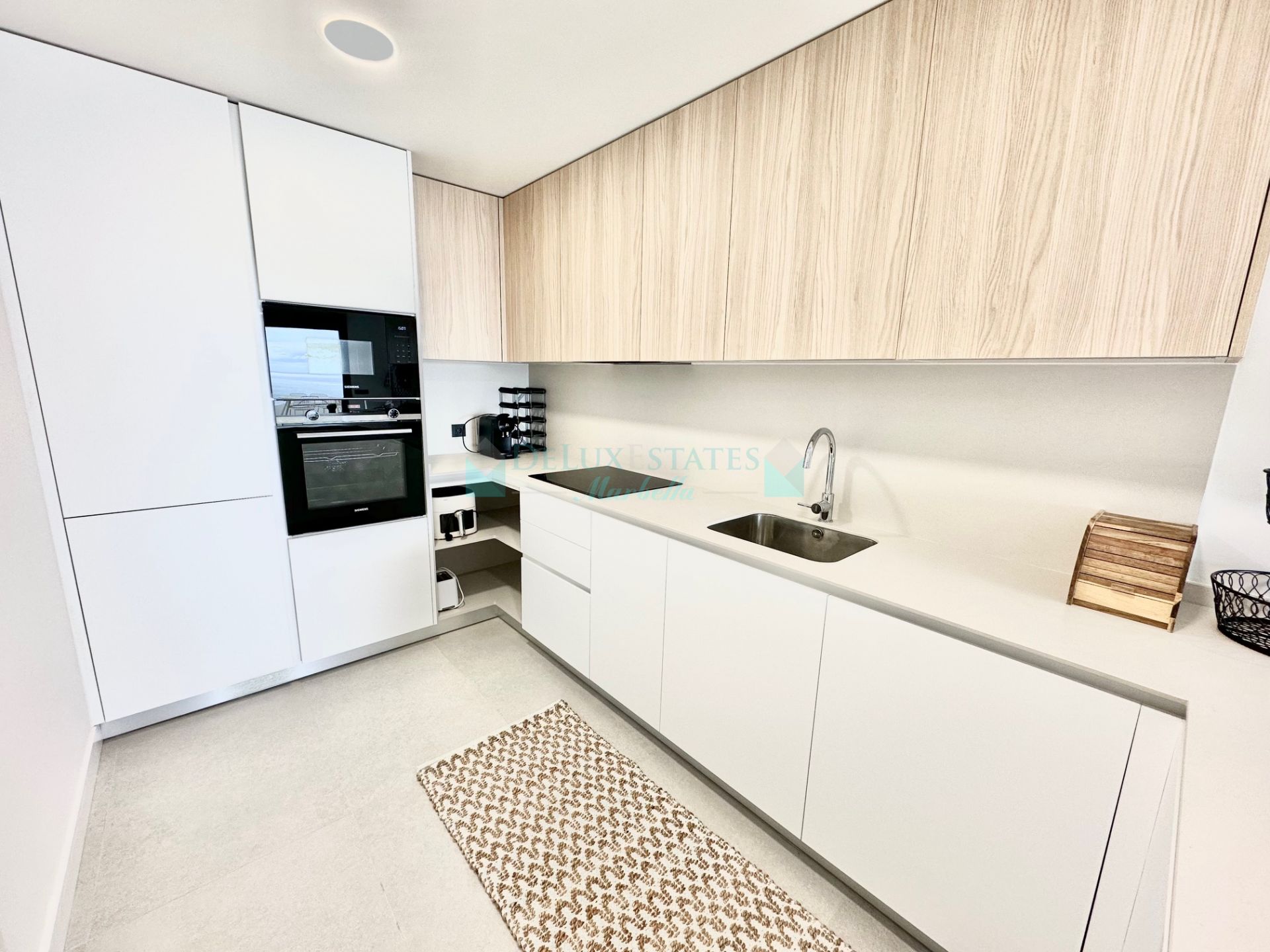 Apartamento en alquiler en Los Altos de los Monteros, Marbella Este