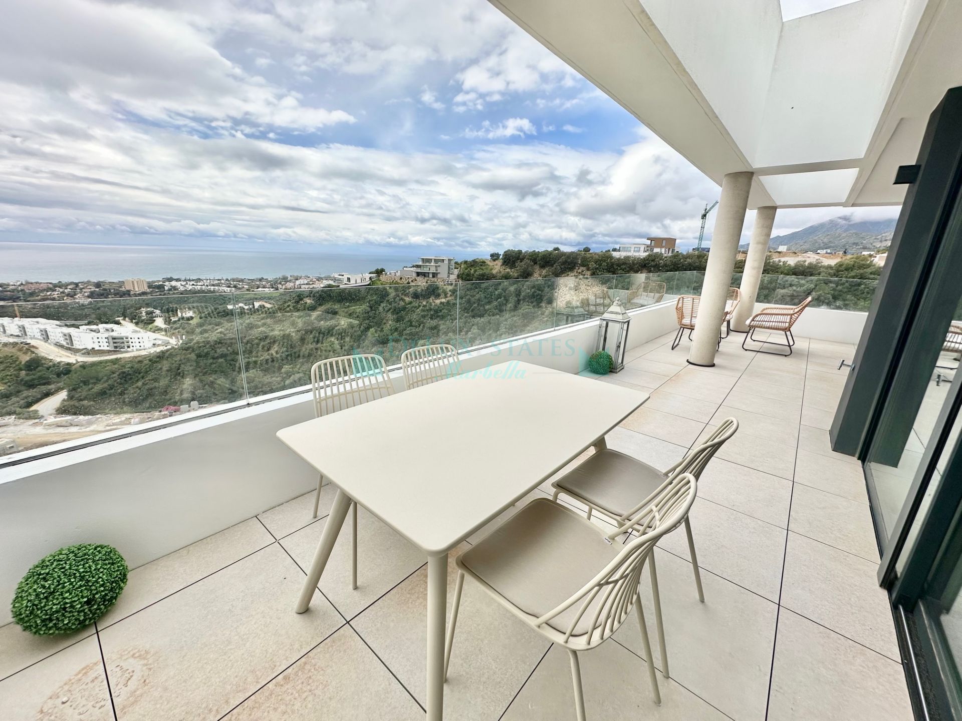 Apartamento en alquiler en Los Altos de los Monteros, Marbella Este