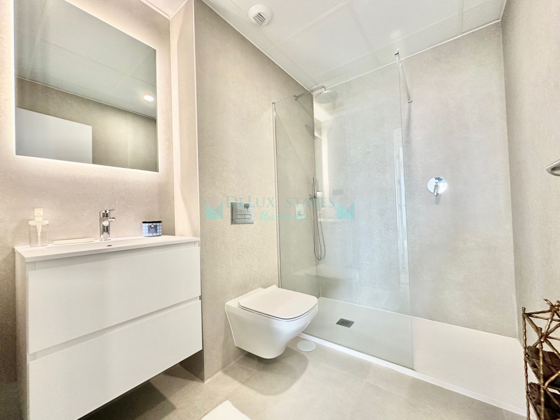 Apartamento en alquiler en Los Altos de los Monteros, Marbella Este