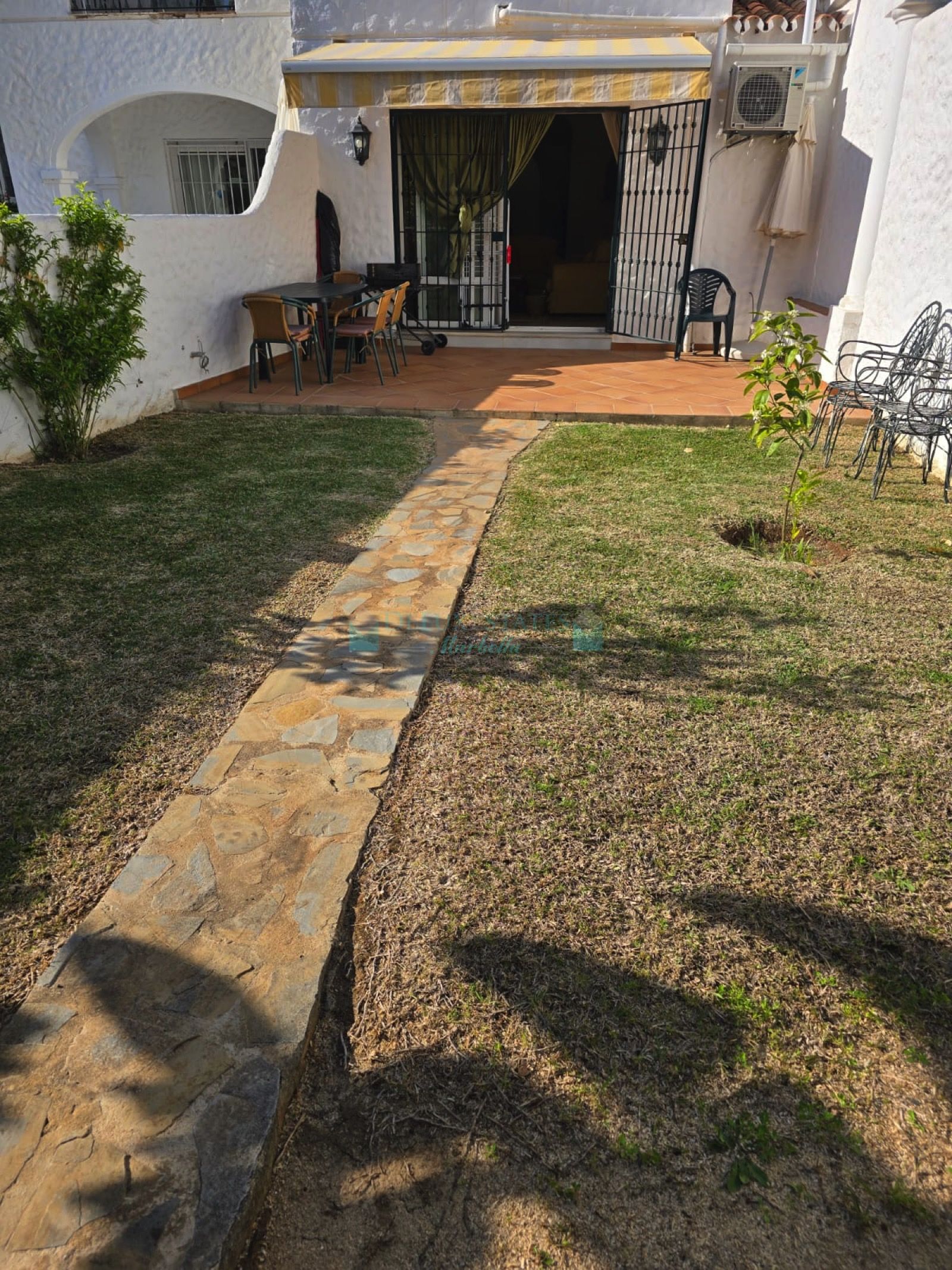 Apartamento Planta Baja en venta en El Paraiso, Estepona