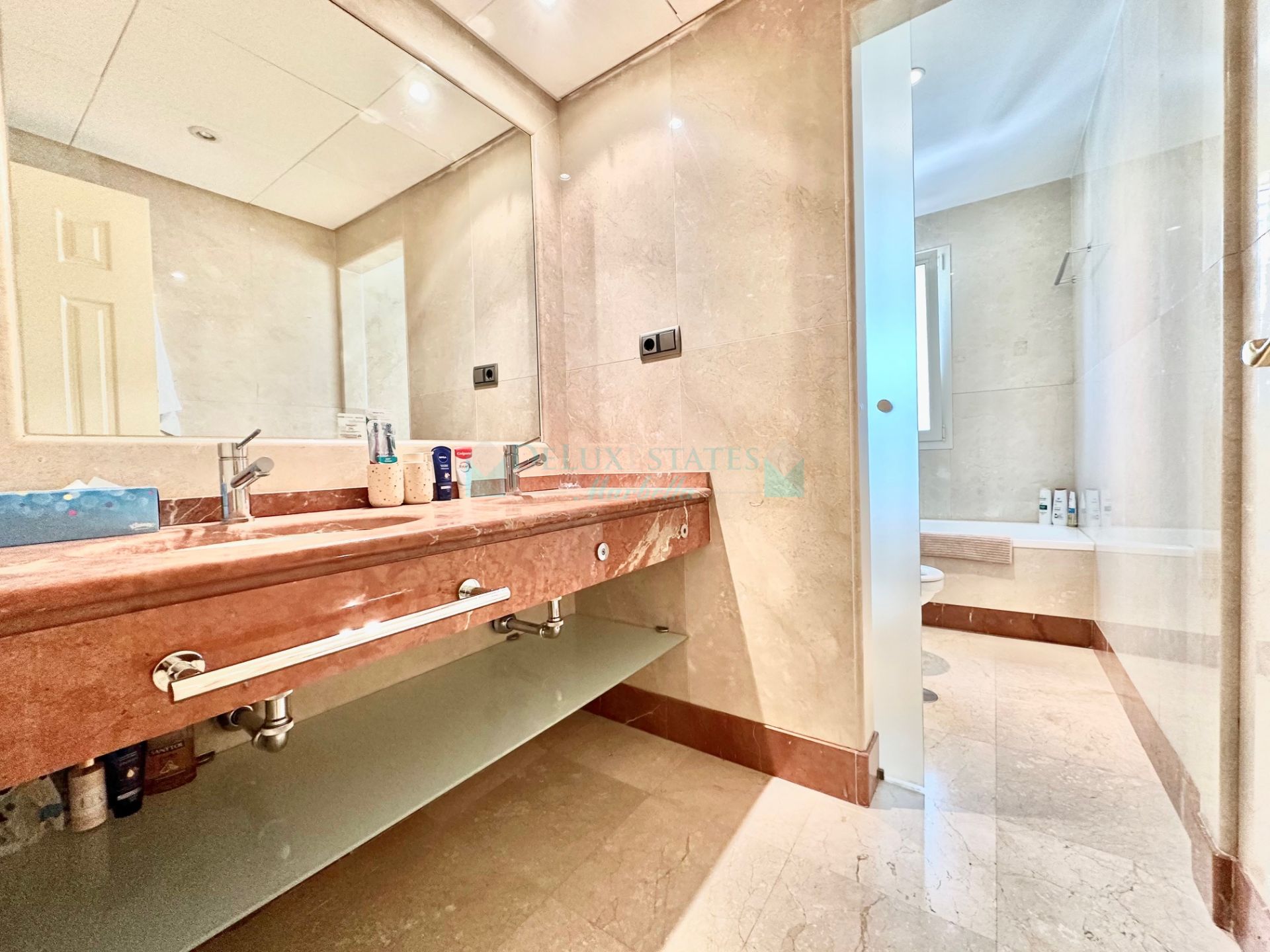 Apartamento en venta en Condado de Sierra Blanca, Marbella Golden Mile