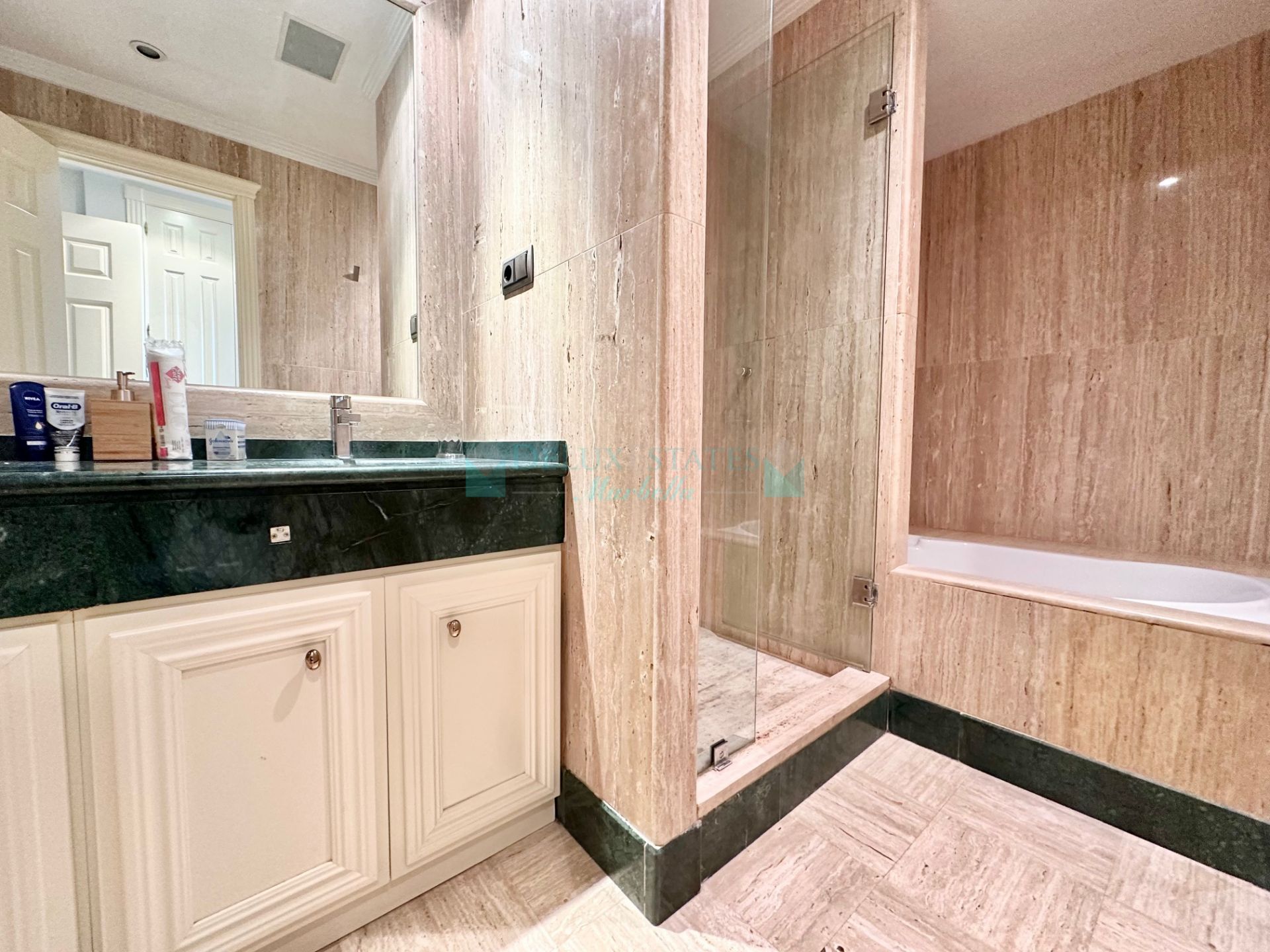 Apartamento en venta en Condado de Sierra Blanca, Marbella Golden Mile