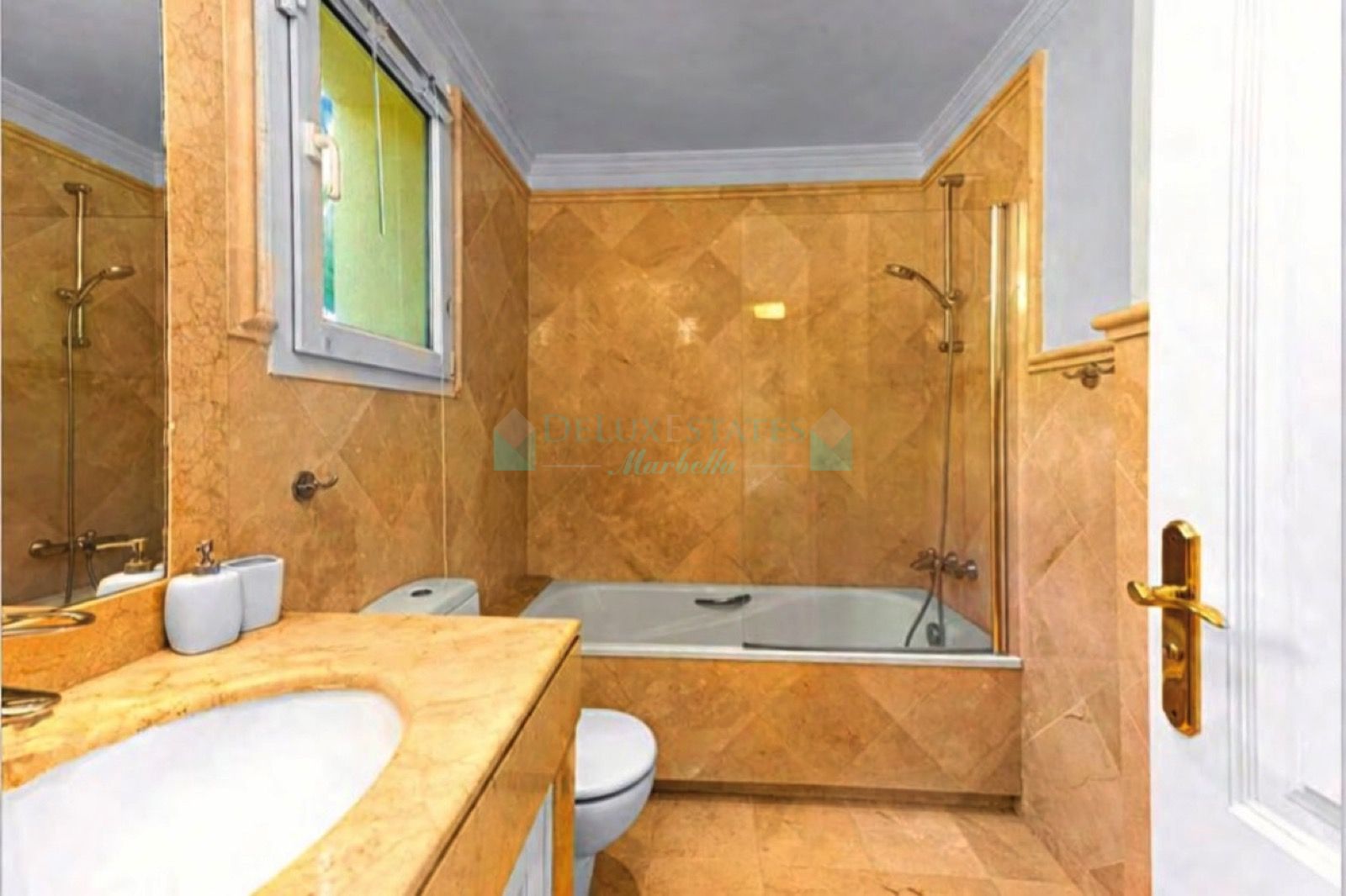 Apartamento en venta en Majestic, Casares