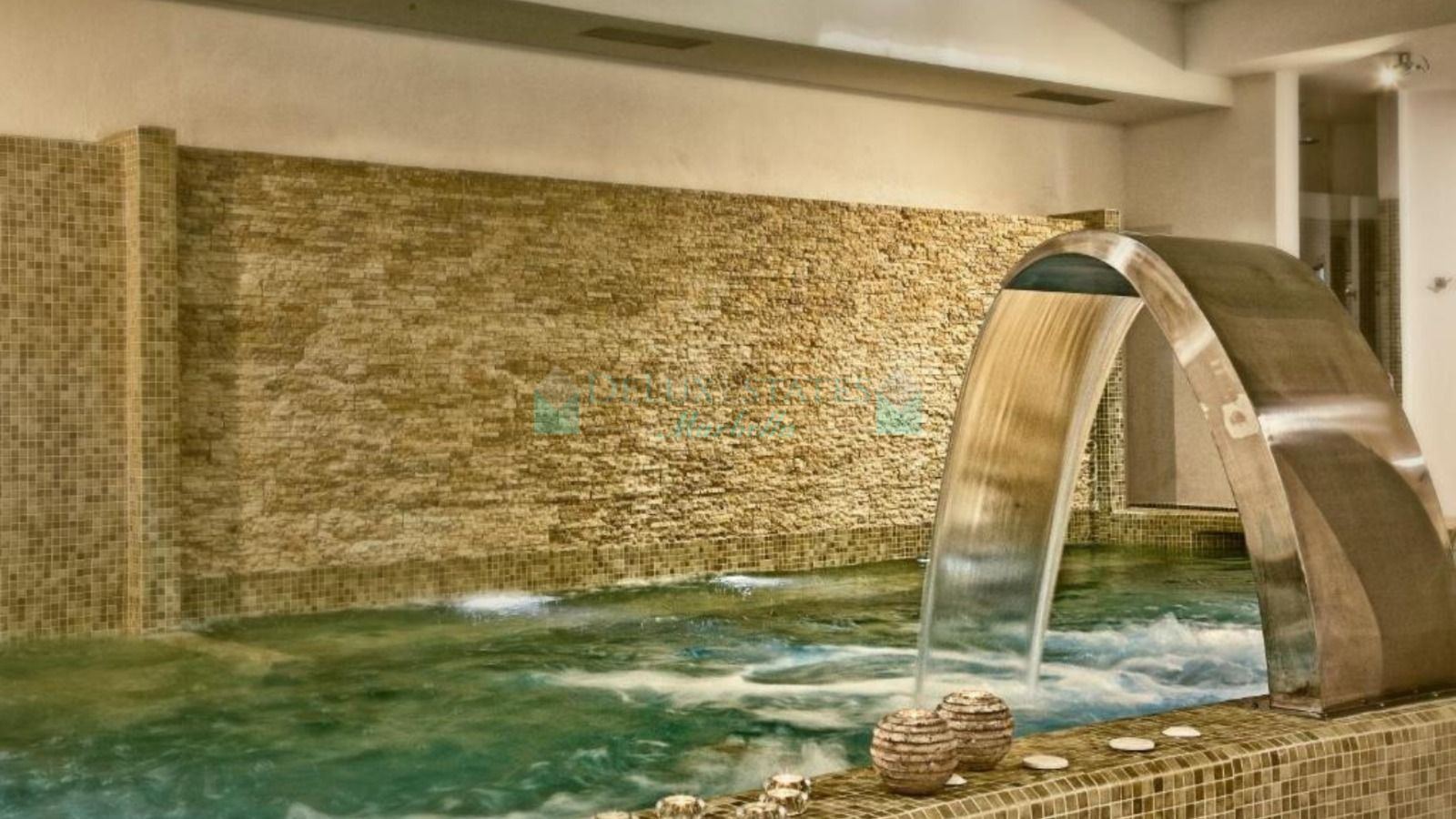 Apartamento en venta en Aloha Hill Club, Nueva Andalucia