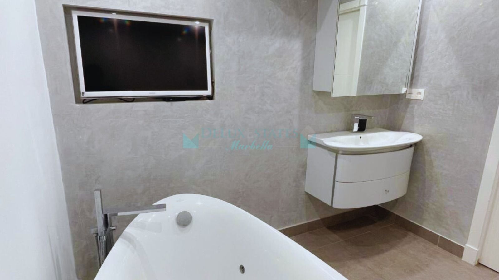 Apartamento en venta en Aloha Hill Club, Nueva Andalucia