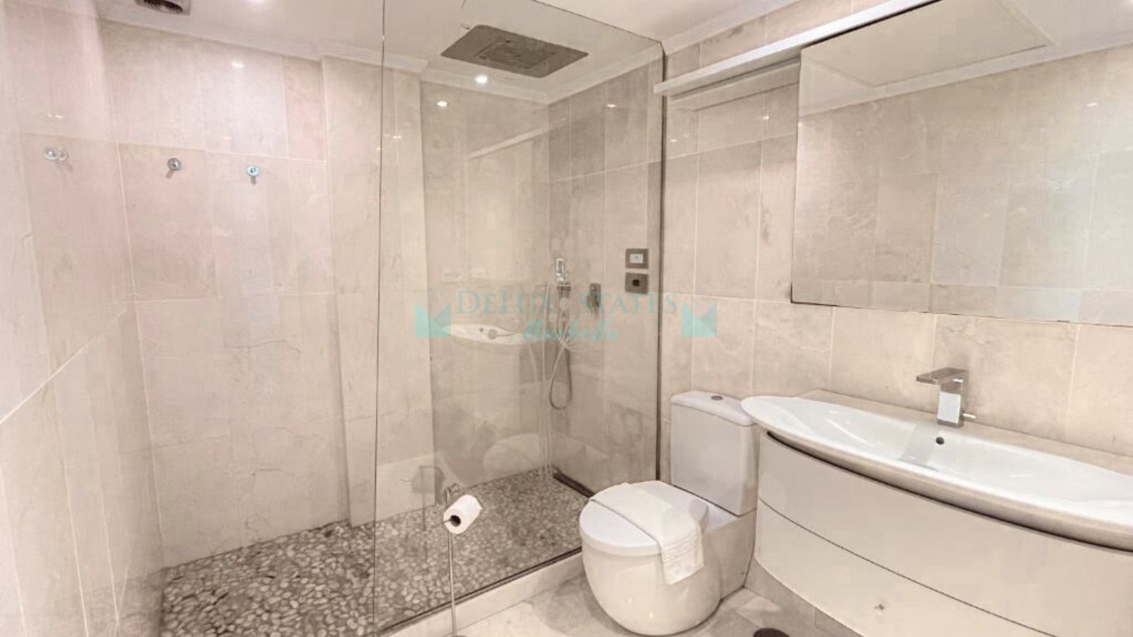 Apartamento en venta en Aloha Hill Club, Nueva Andalucia