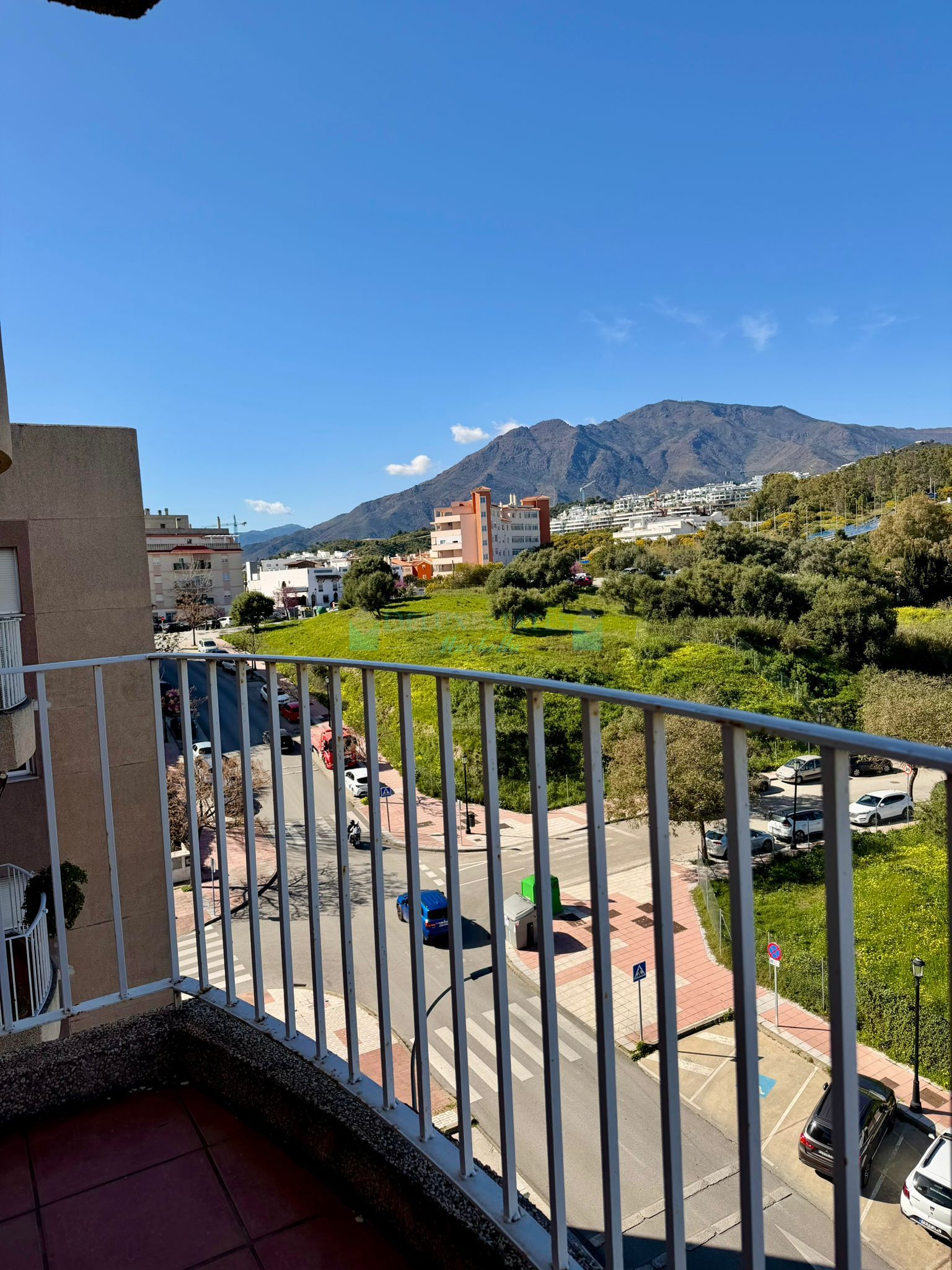 Ático en venta en Avda de Andalucia - Sierra de Estepona, Estepona