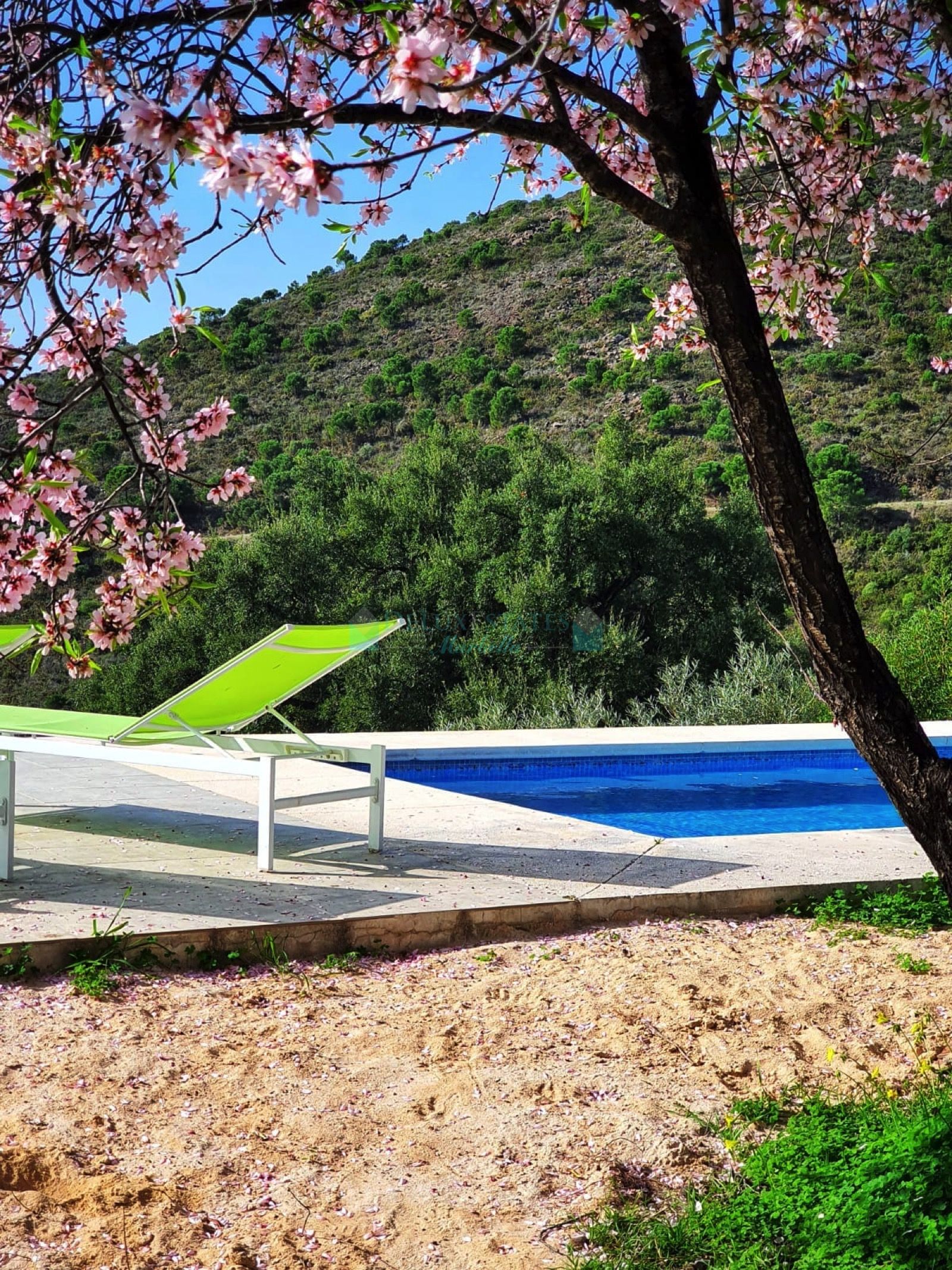 Finca for sale in Altos de Estepona, Estepona