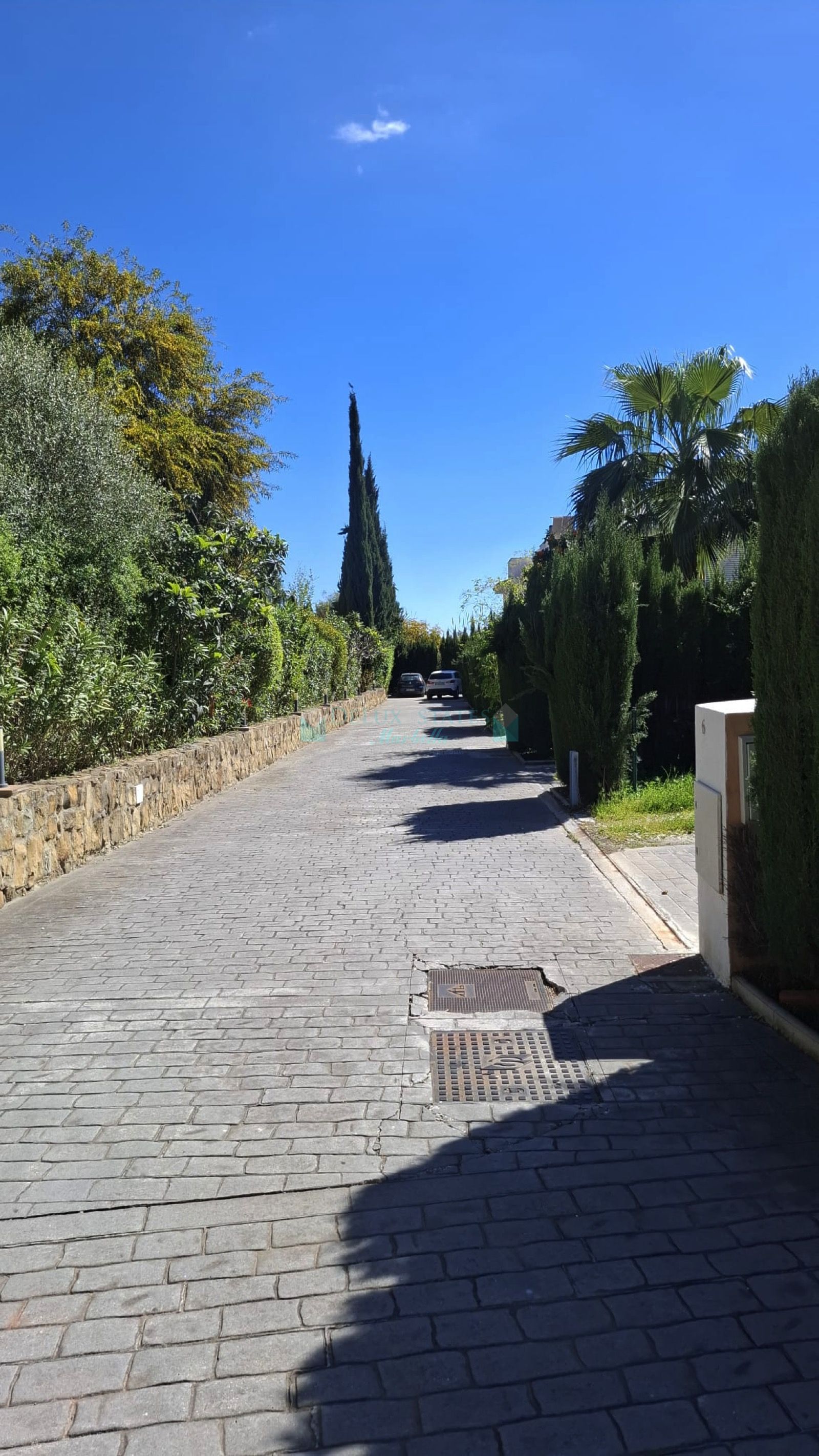 Semi Detached House for sale in Los Naranjos, Nueva Andalucia