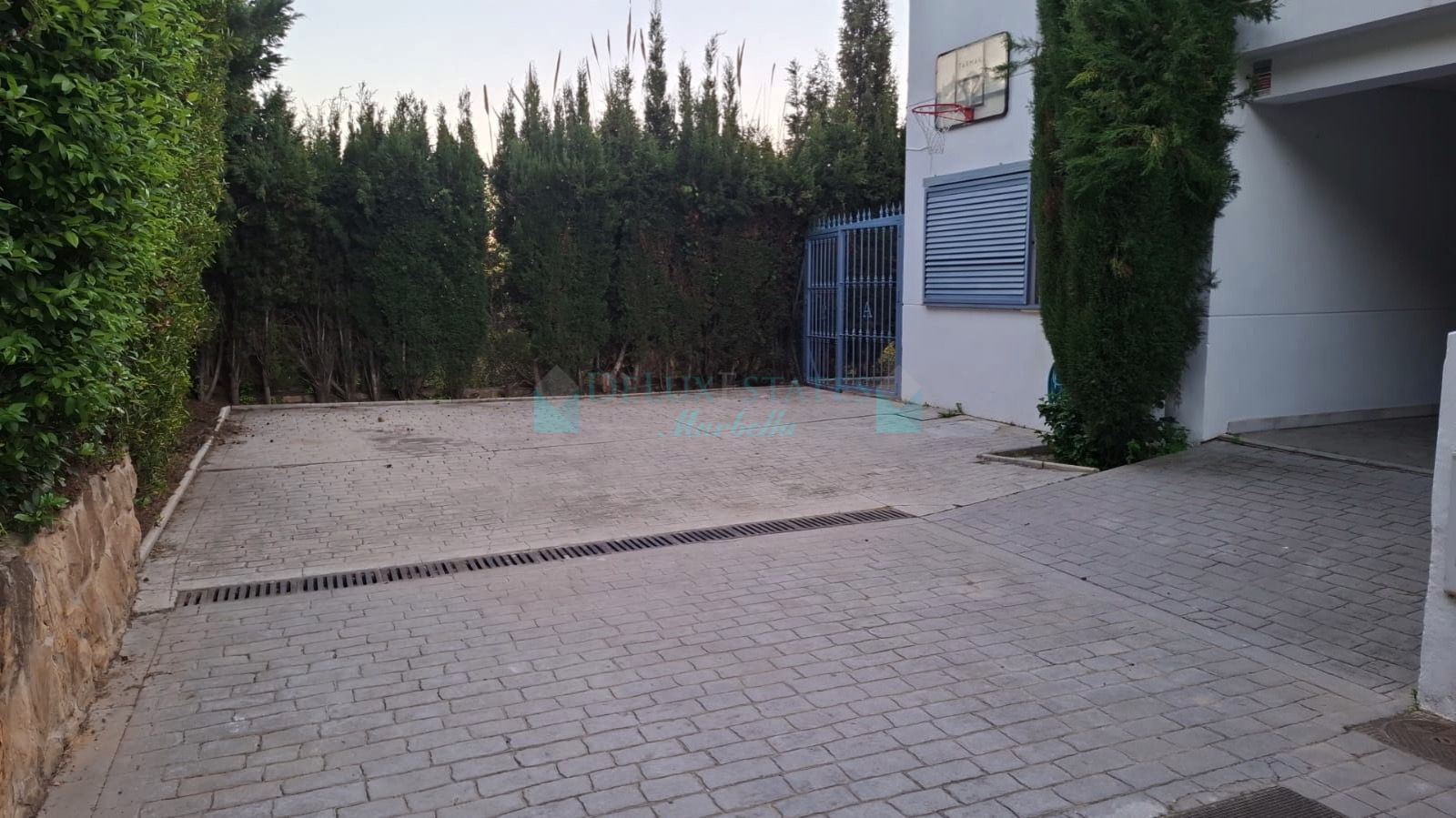 Semi Detached House for sale in Los Naranjos, Nueva Andalucia