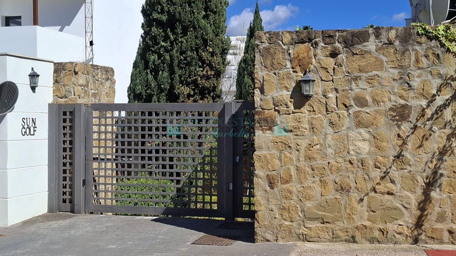 Semi Detached House for sale in Los Naranjos, Nueva Andalucia