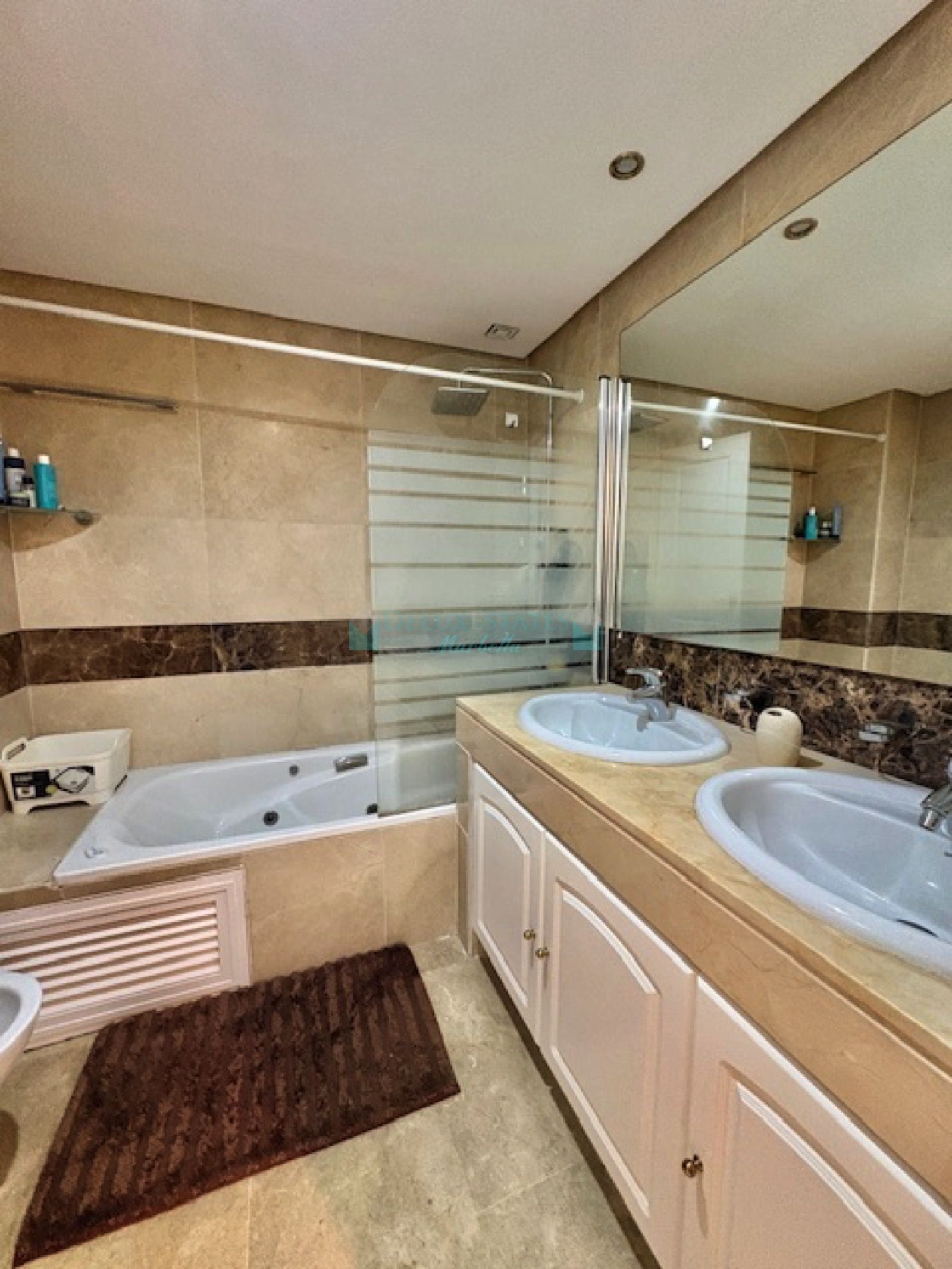 Penthouse for sale in Rio Real, Marbella East