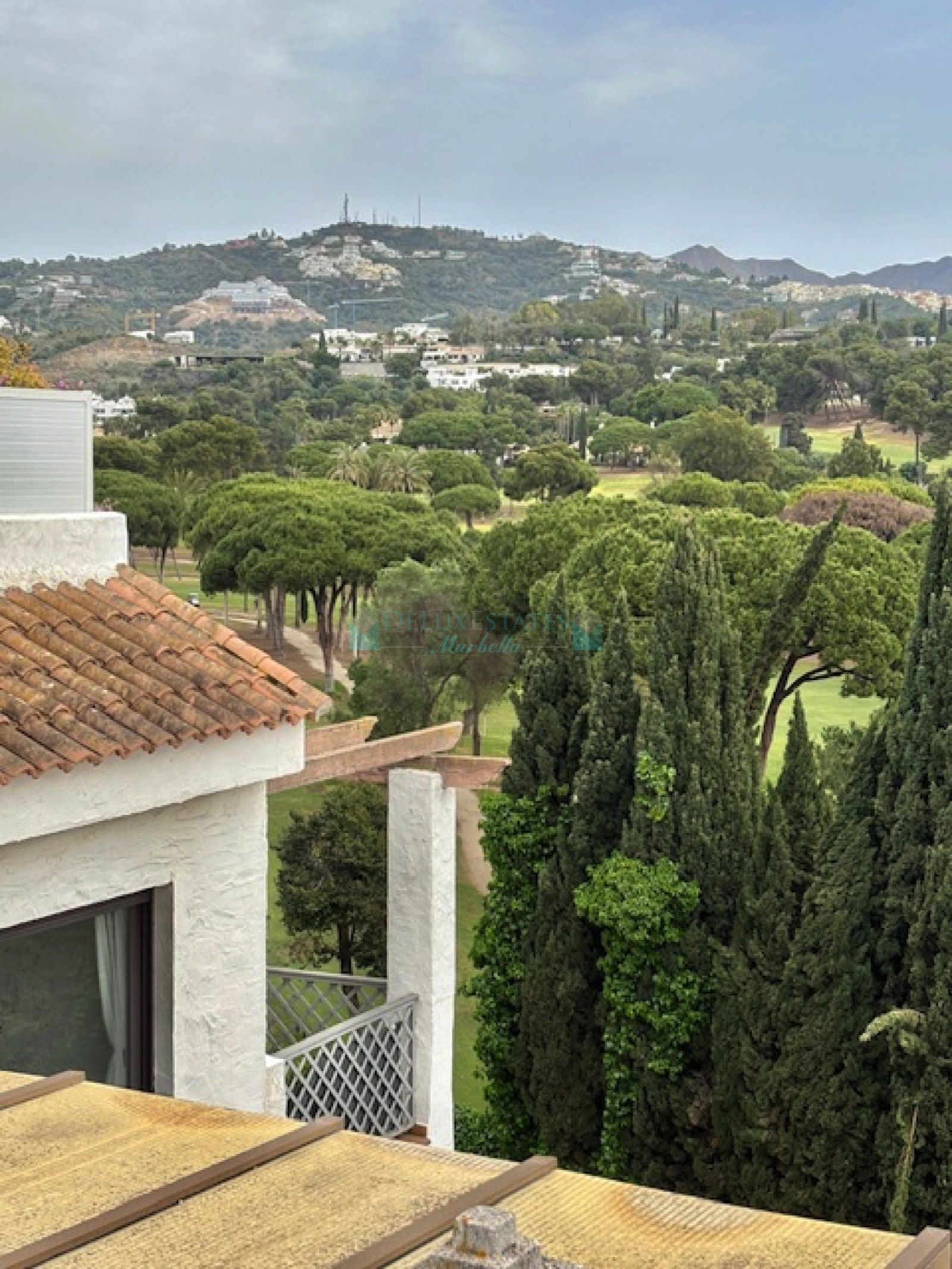 Penthouse for sale in Rio Real, Marbella East