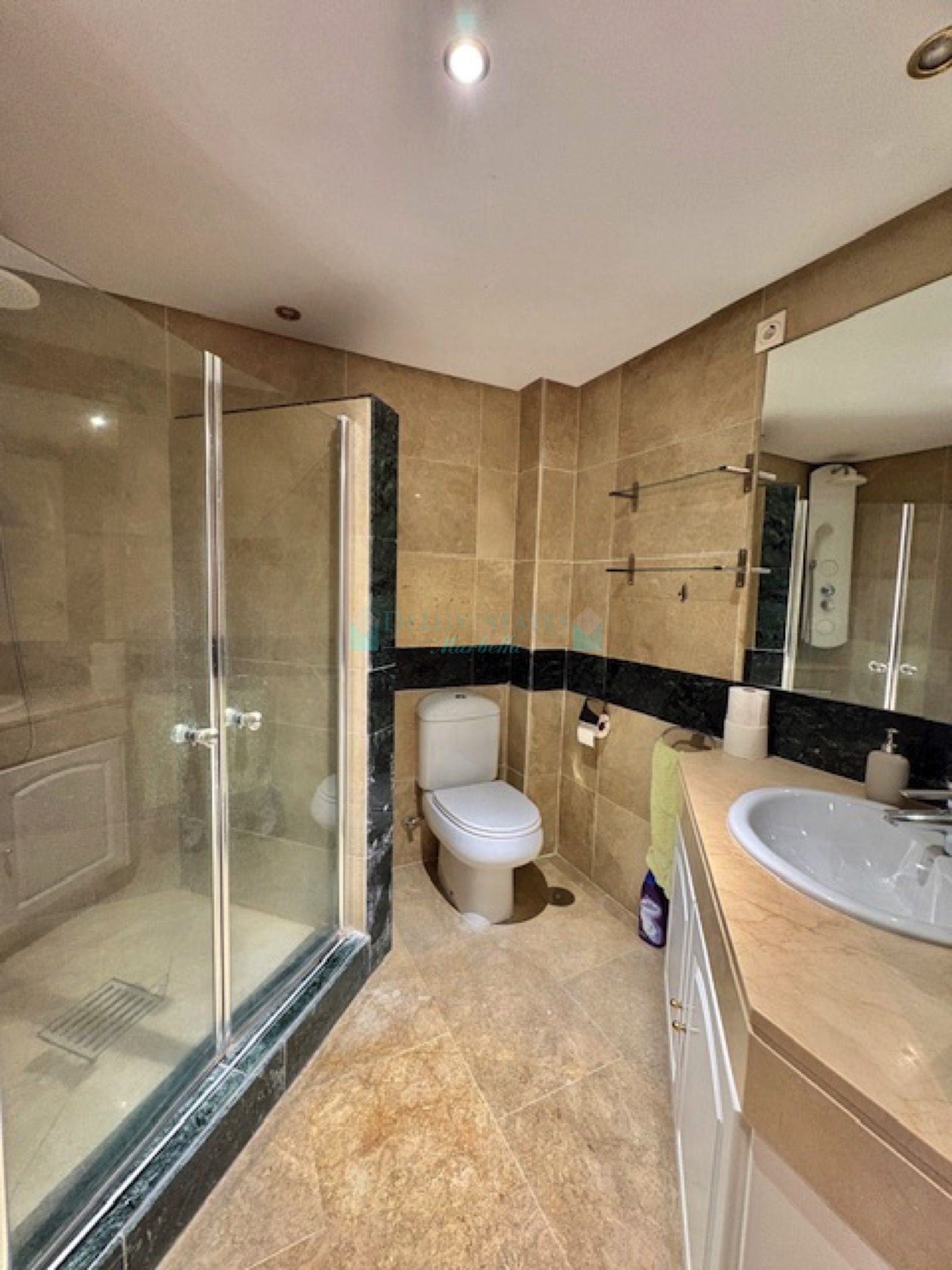 Penthouse for sale in Rio Real, Marbella East