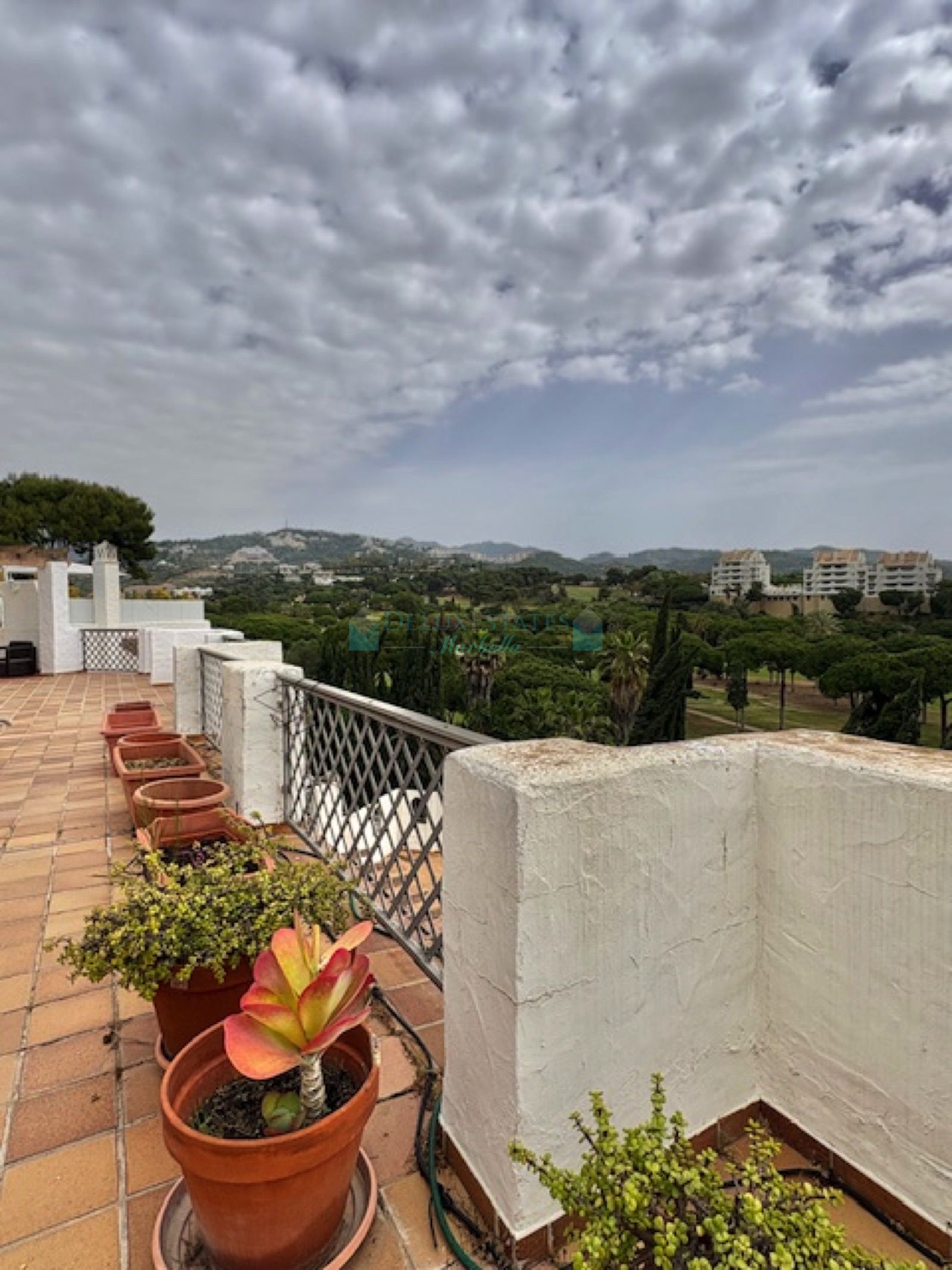 Penthouse for sale in Rio Real, Marbella East
