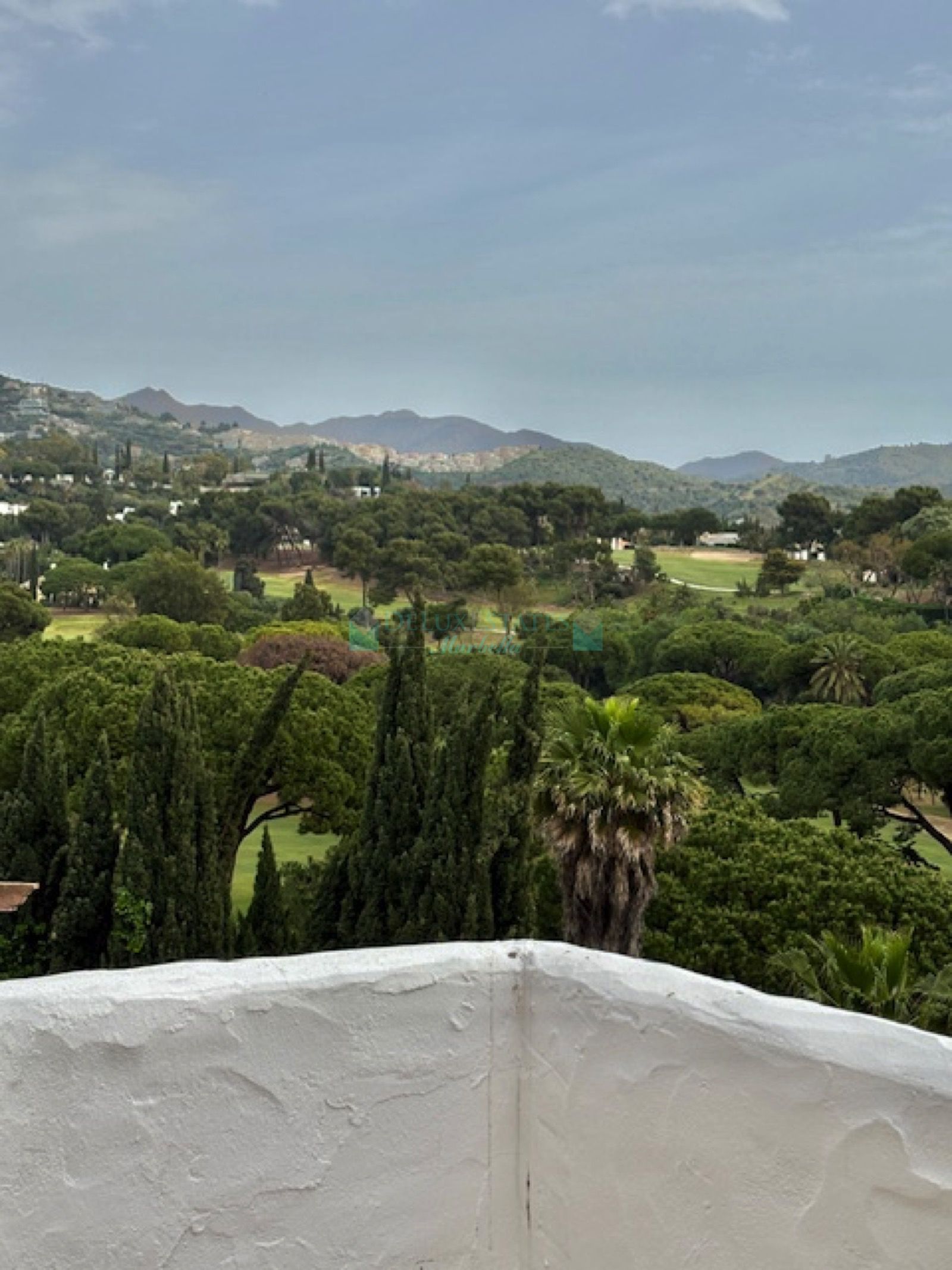 Penthouse for sale in Rio Real, Marbella East