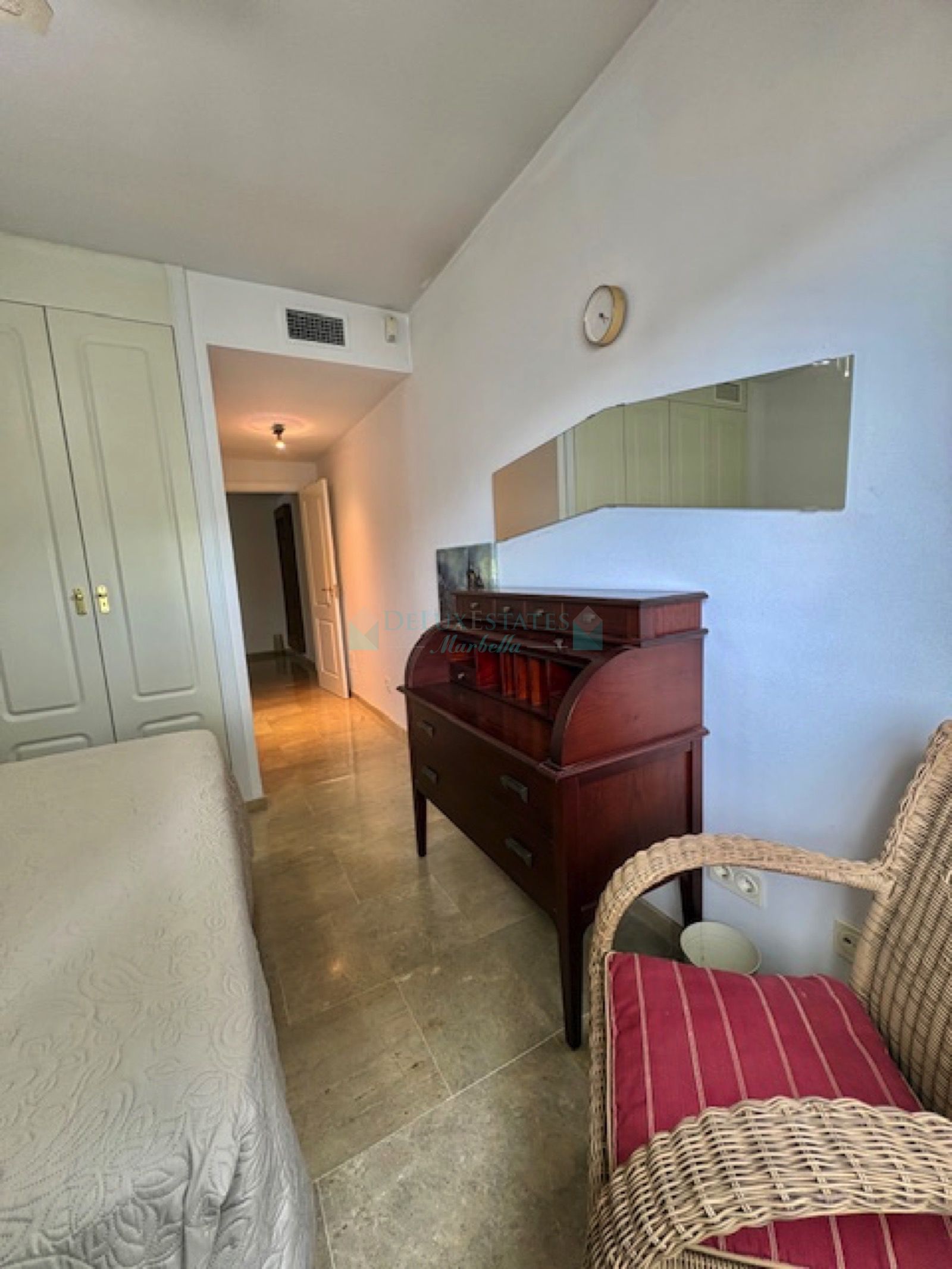 Penthouse for sale in Rio Real, Marbella East