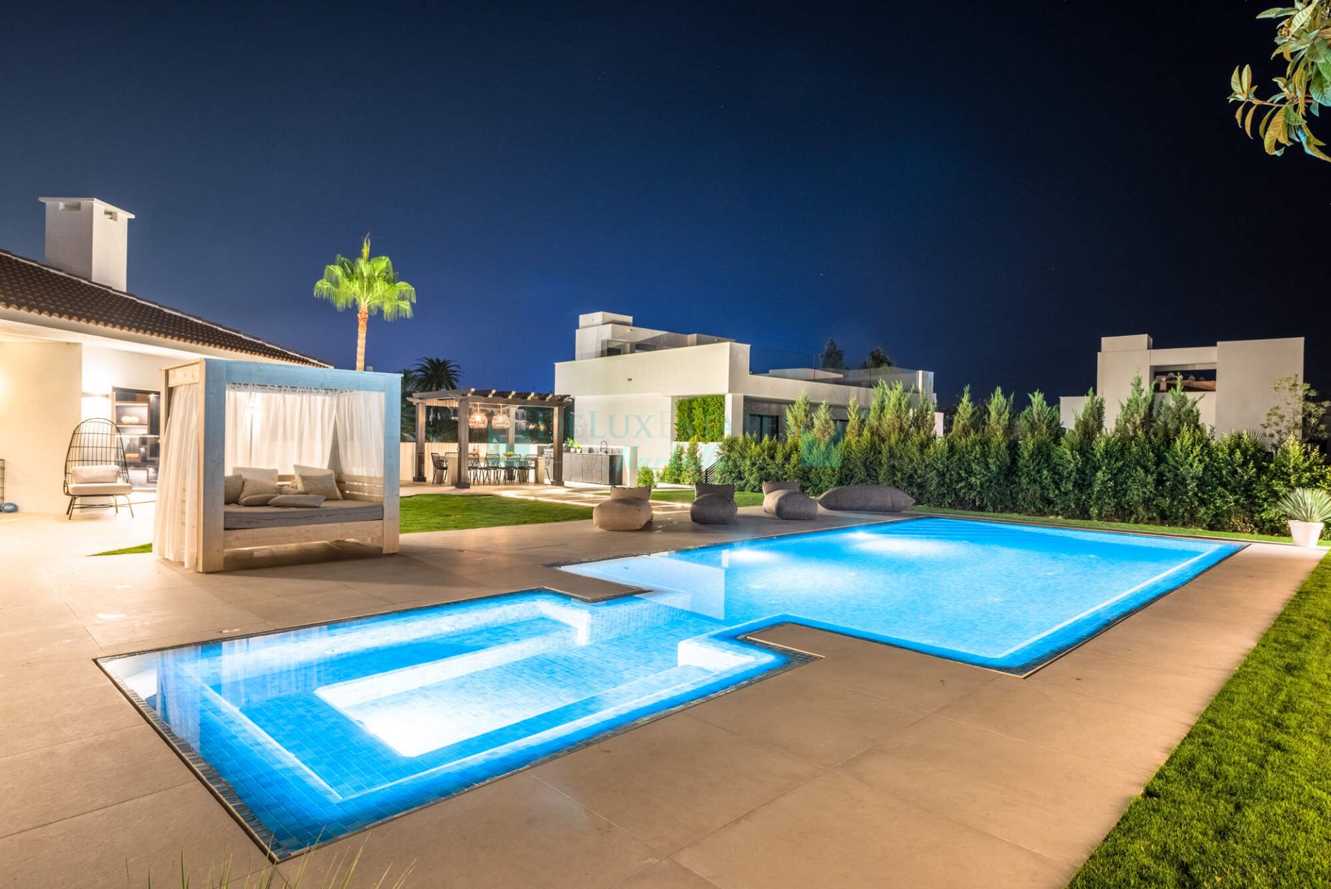 Villa for sale in Nueva Andalucia