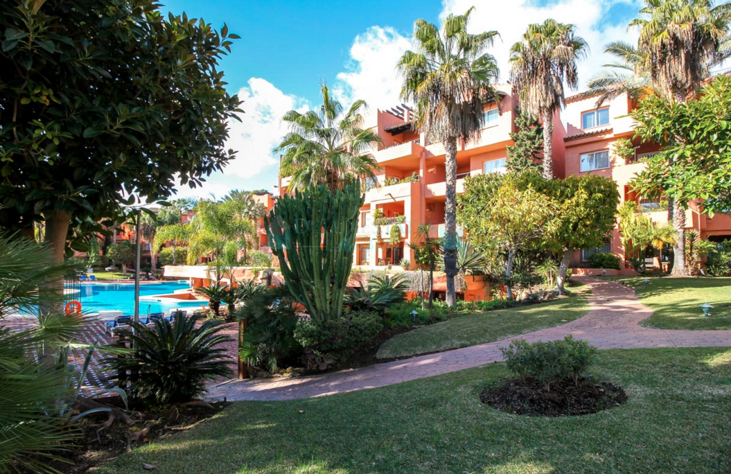 Apartment for rent in Oasis de Marbella, Marbella Golden Mile