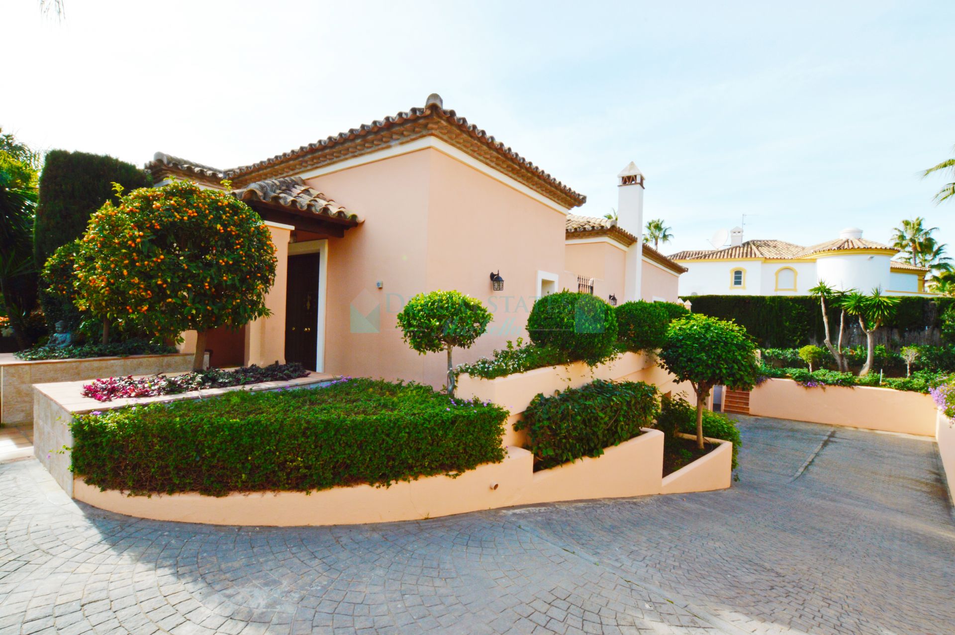 Villa for rent in Bahia Real, Marbella East