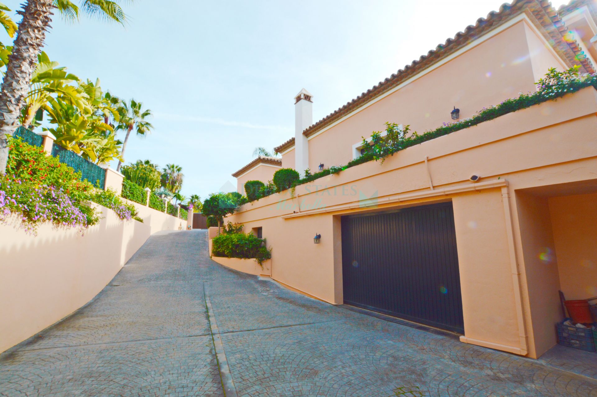 Villa en alquiler en Bahia Real, Marbella Este