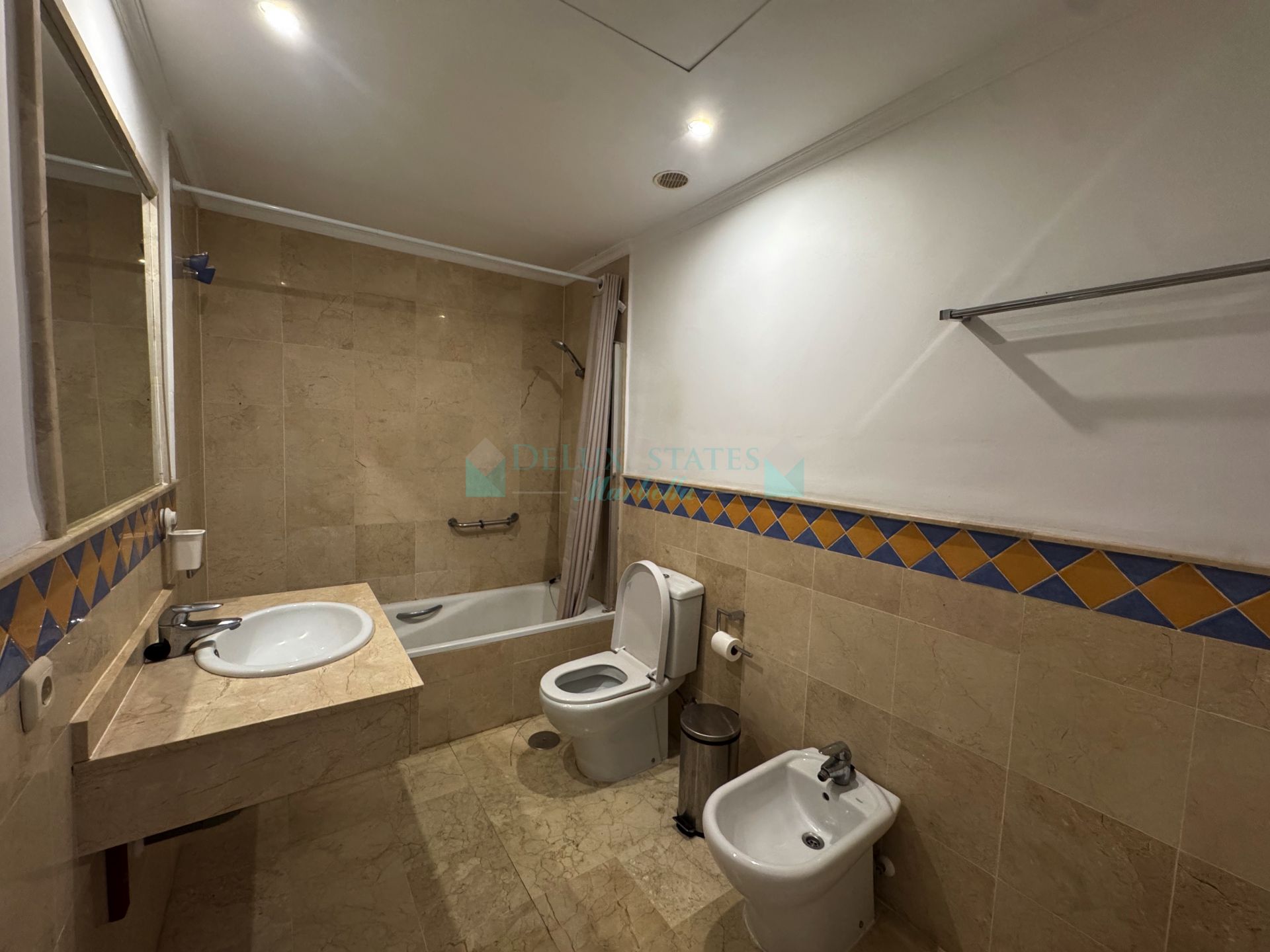 Apartment for sale in Las Brisas, Nueva Andalucia