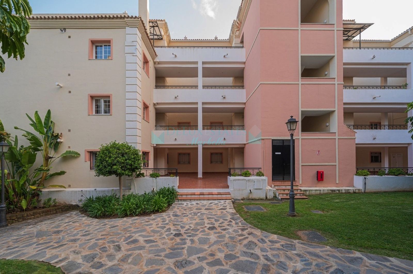 Apartment for sale in Las Brisas, Nueva Andalucia