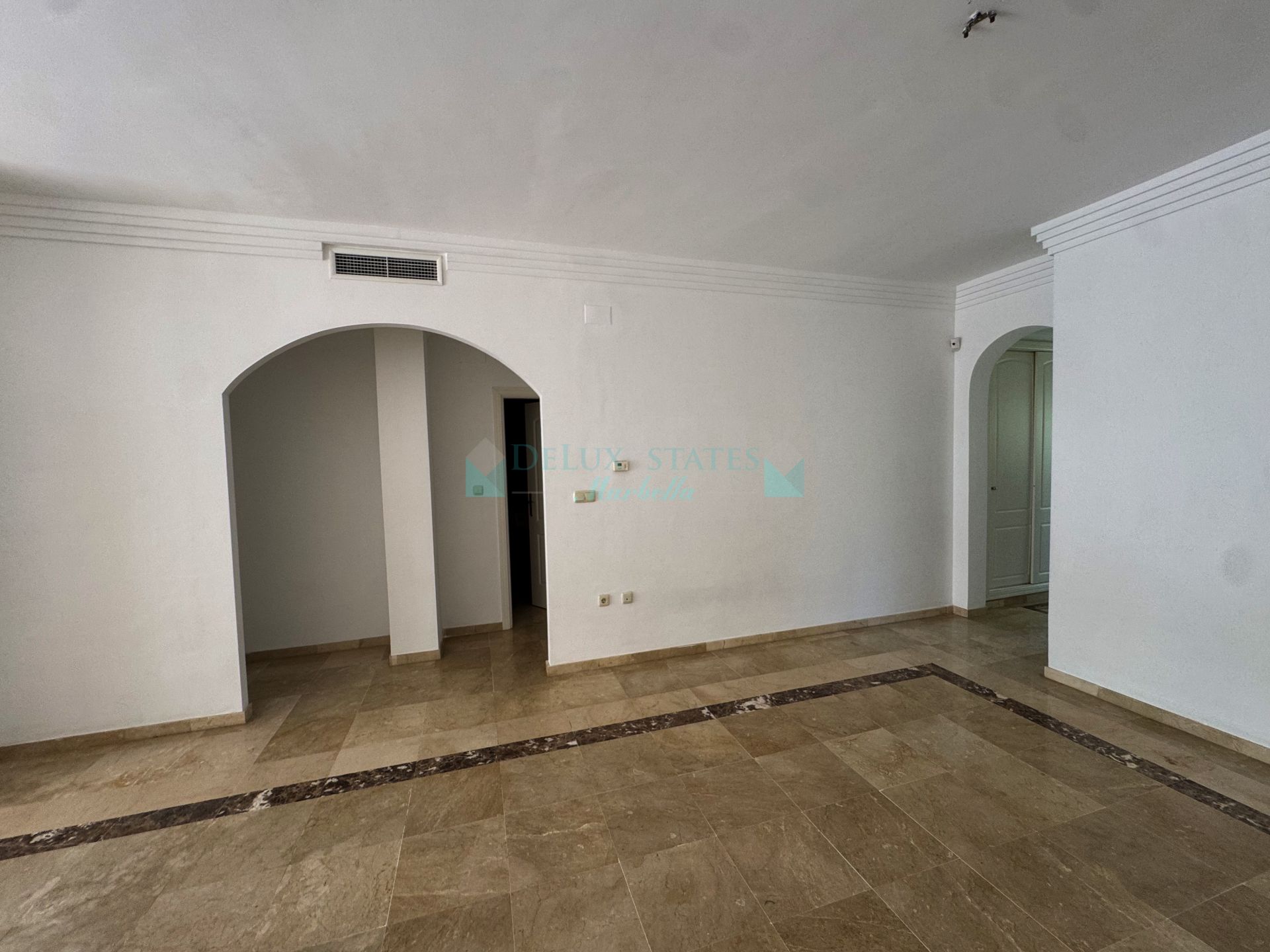 Apartment for sale in Las Brisas, Nueva Andalucia