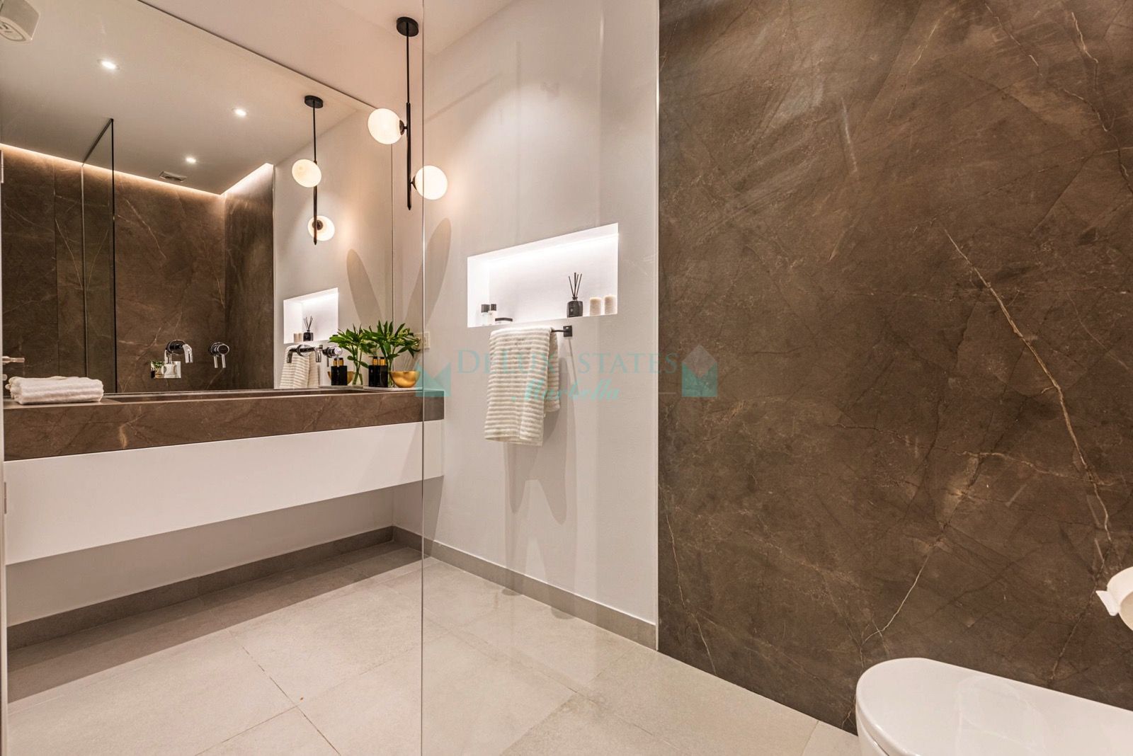 Duplex Penthouse for sale in El Dorado, Nueva Andalucia