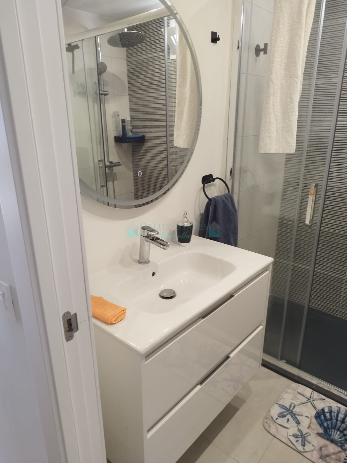 Semi Detached House for sale in Guadalmansa Playa, Estepona