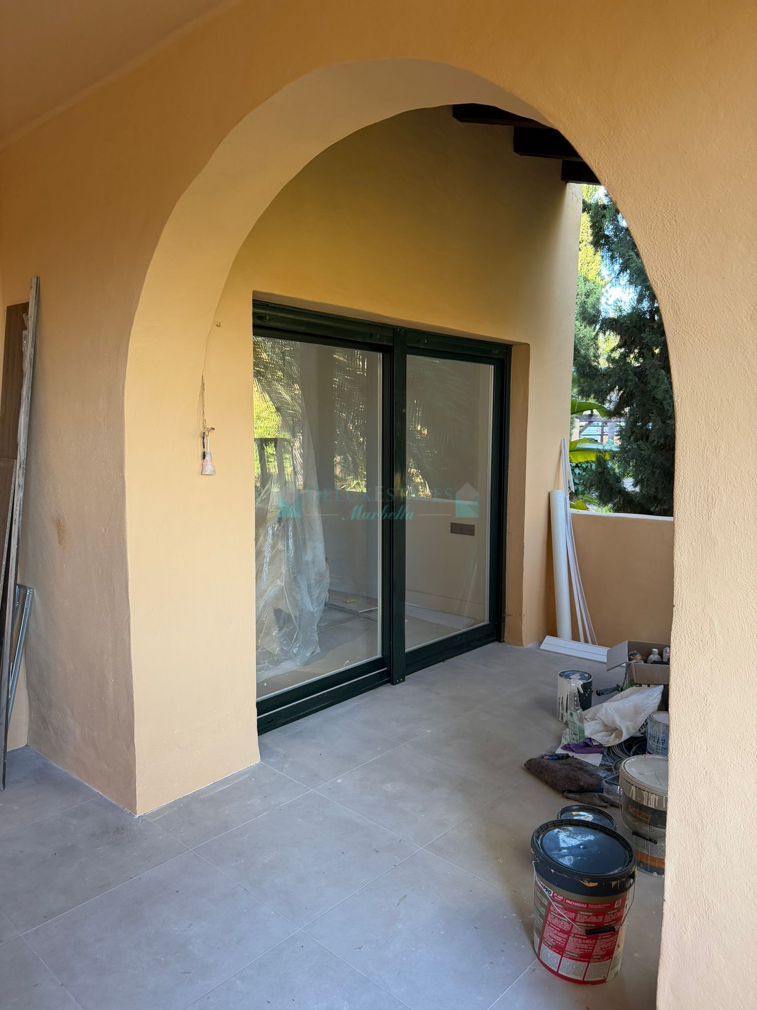 Apartamento en venta en Benamara, Estepona
