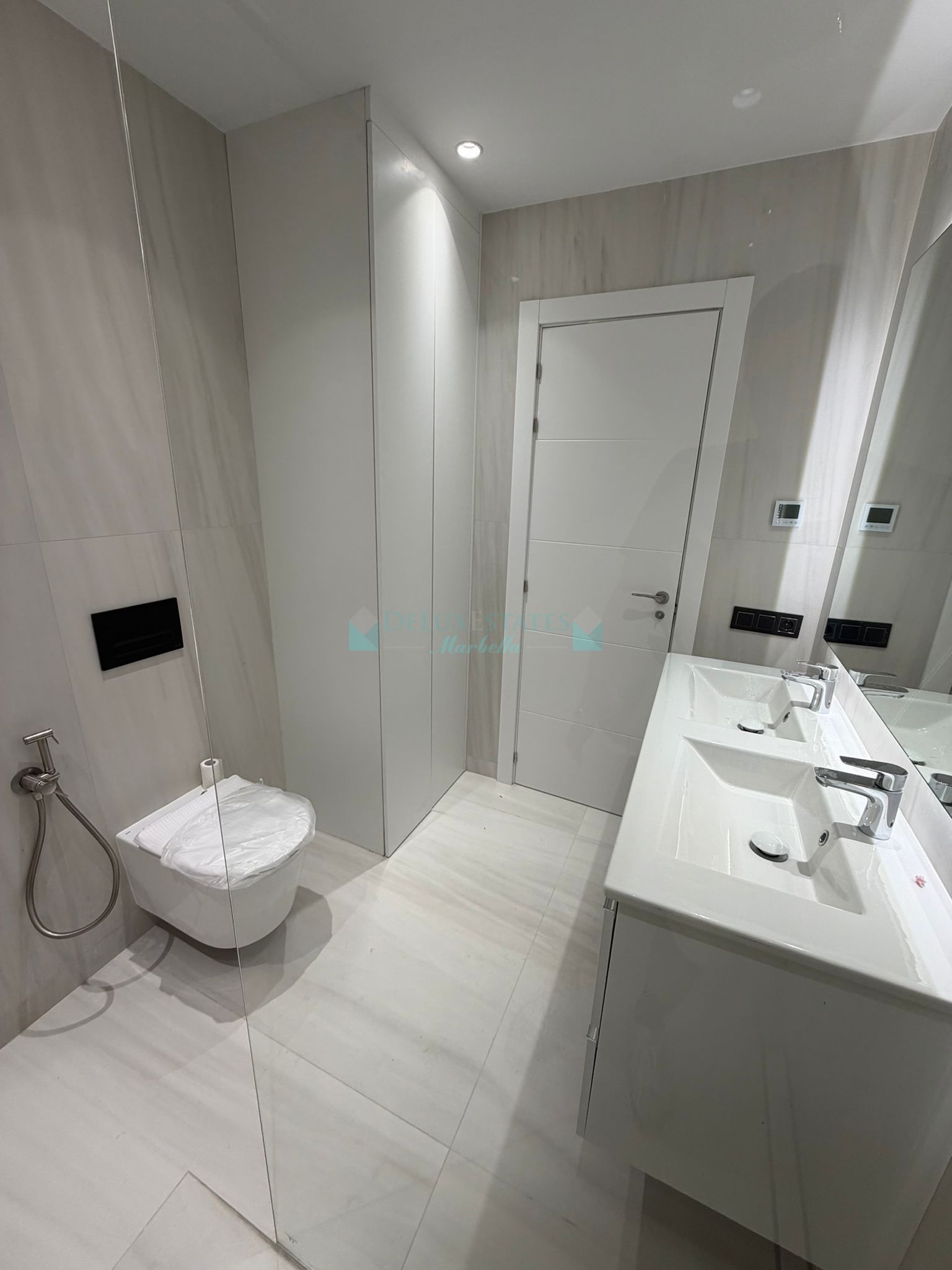 Apartamento en venta en Benamara, Estepona