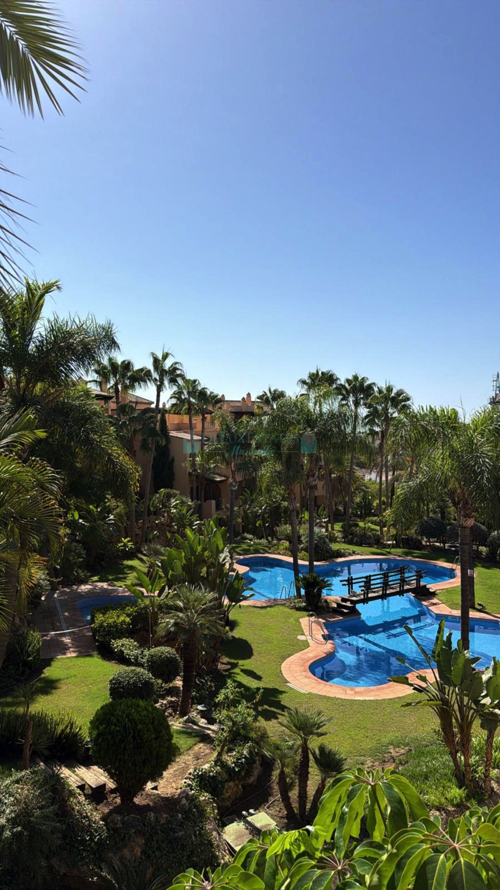 Apartamento en venta en Benamara, Estepona