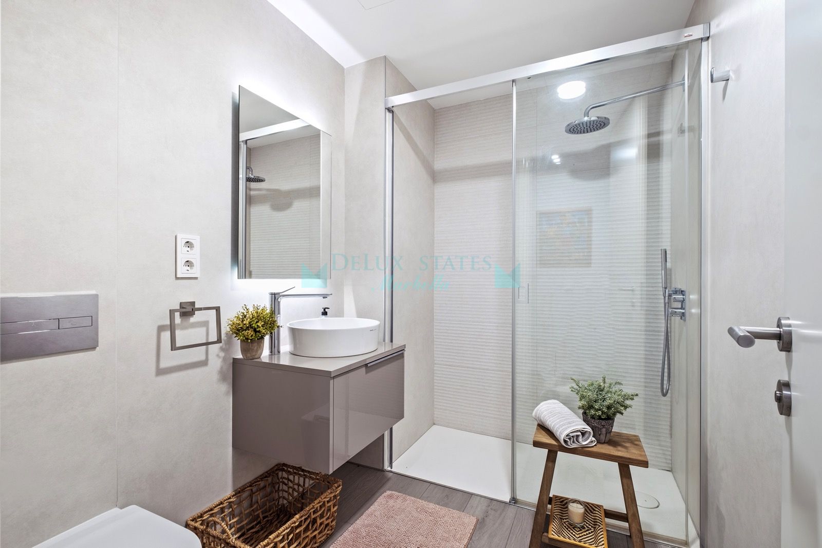 Ground Floor Apartment for sale in Guadalobon, Estepona