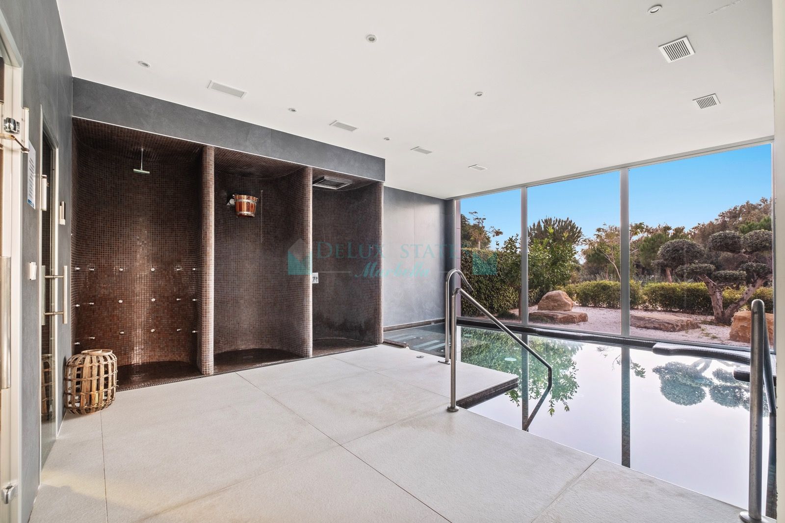 Ground Floor Apartment for sale in Guadalobon, Estepona