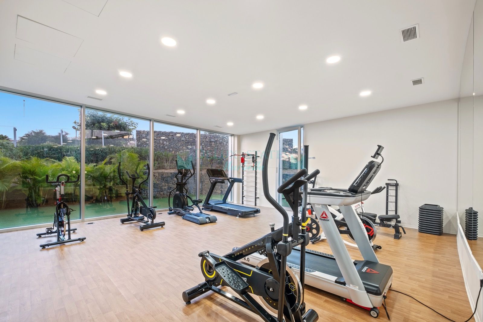 Ground Floor Apartment for sale in Guadalobon, Estepona