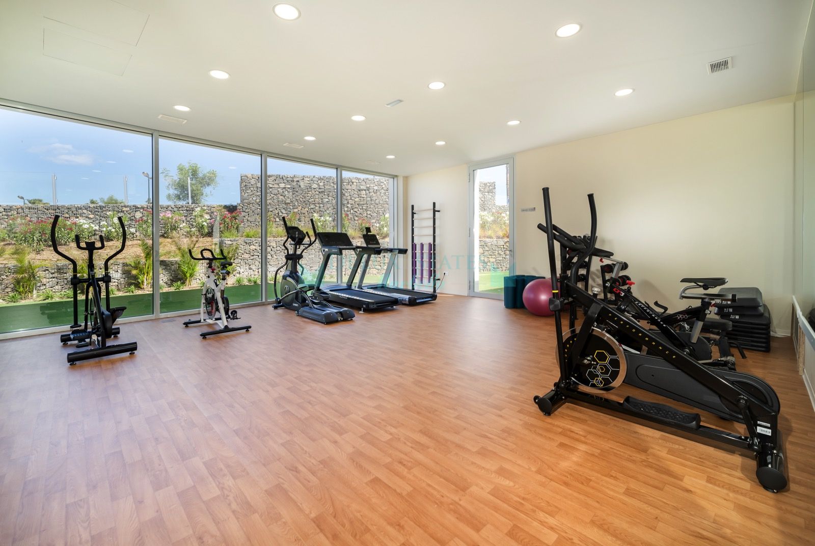 Ground Floor Apartment for sale in Guadalobon, Estepona