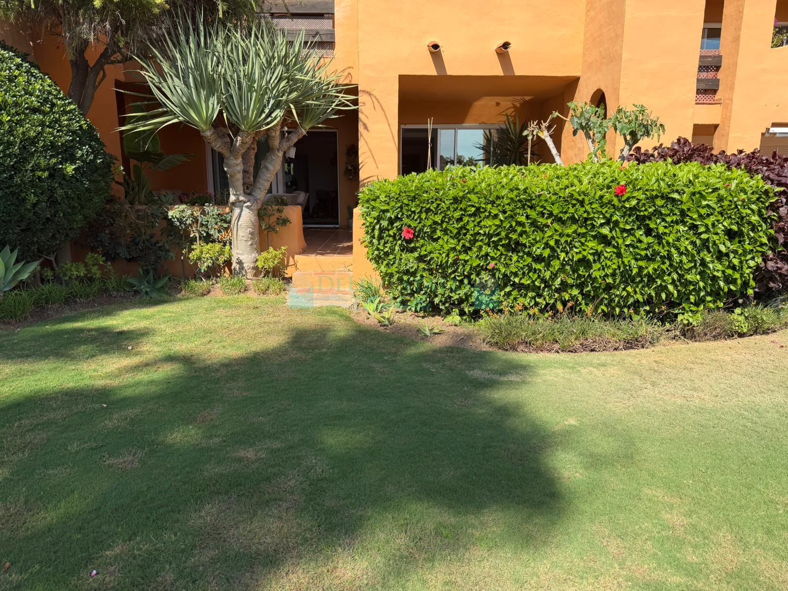 Apartamento Planta Baja en venta en Castillo de la Duquesa, Manilva